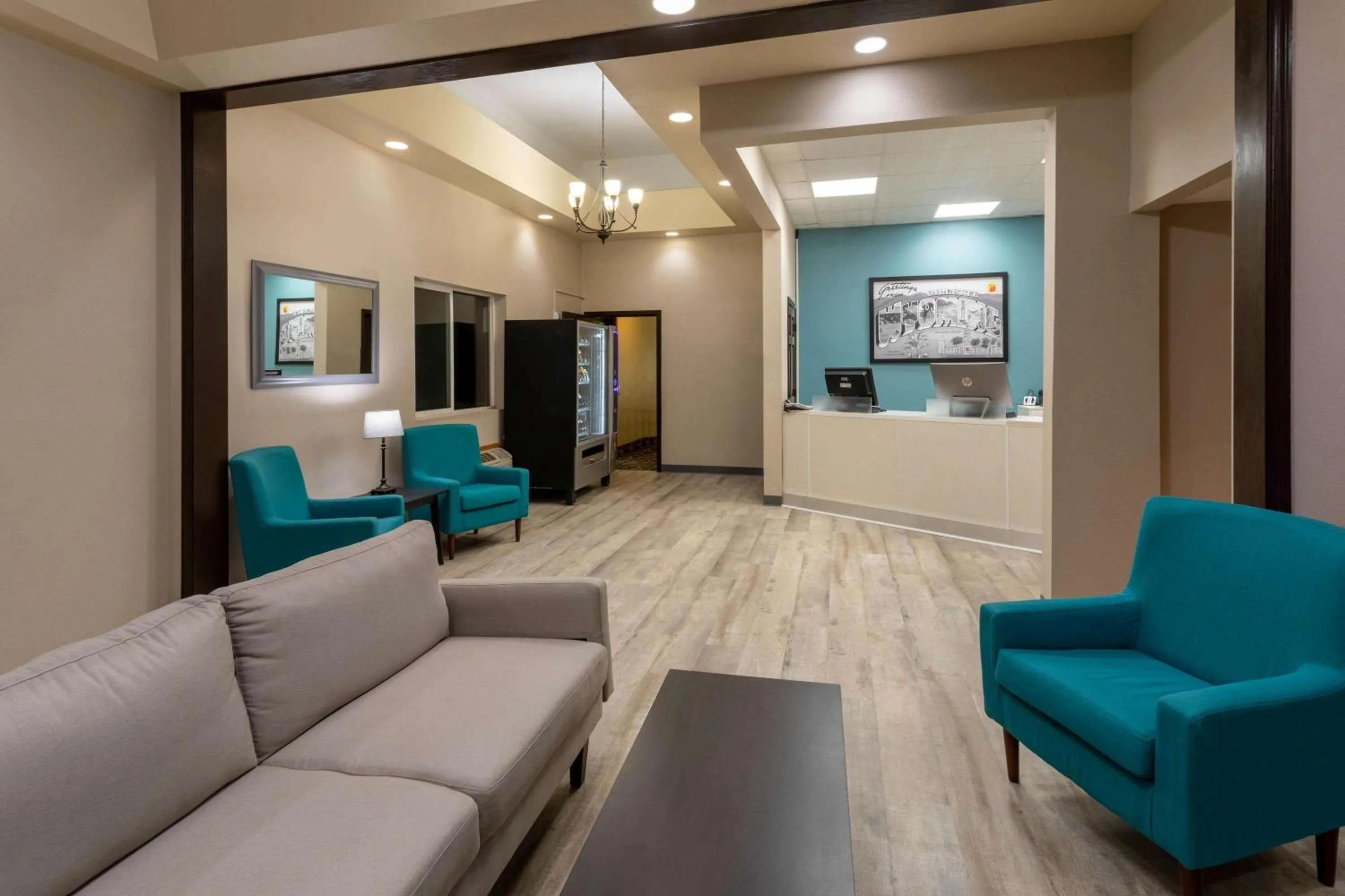 Lobby or reception in Super 8 by Wyndham Gillette