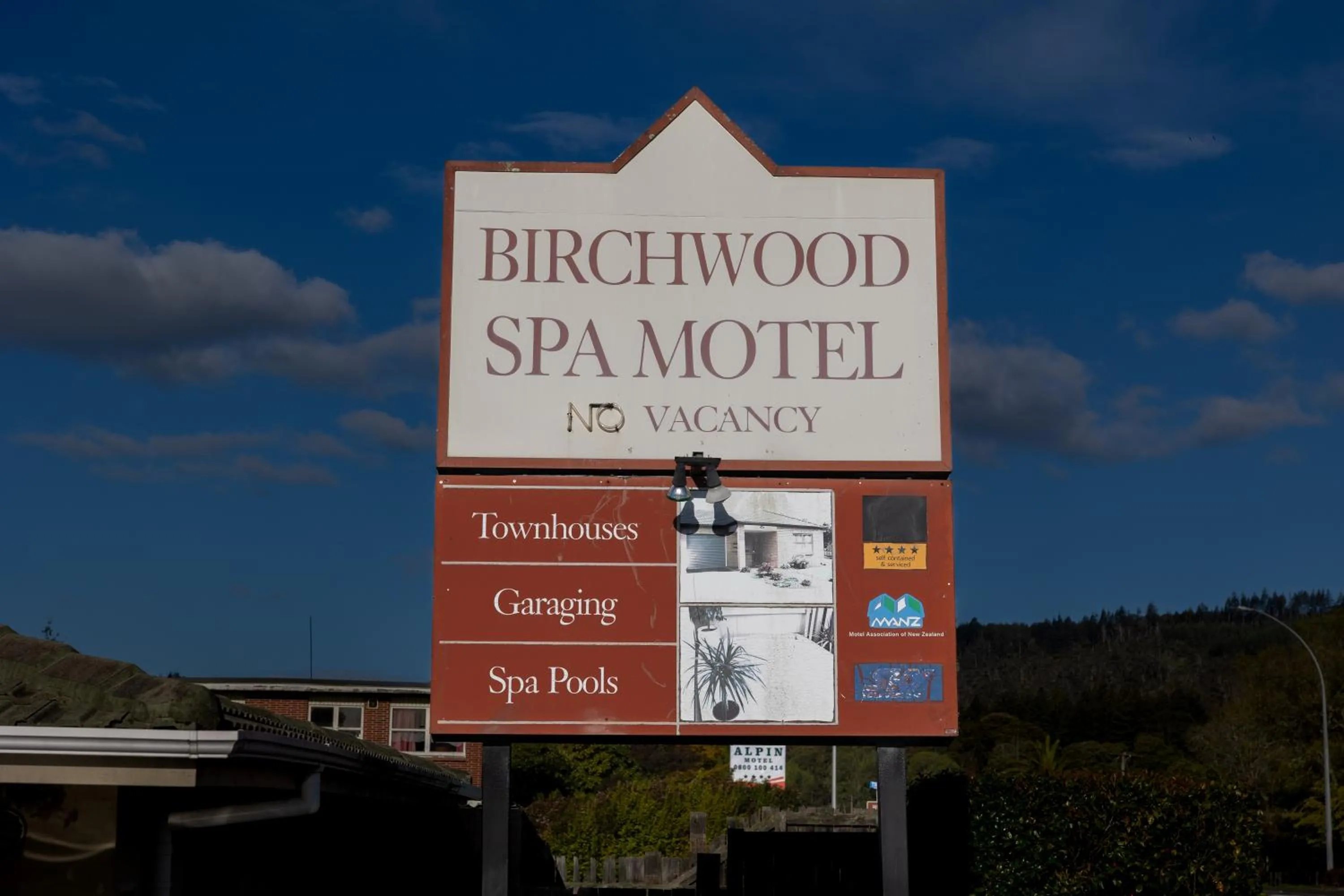 Birchwood Spa Motel