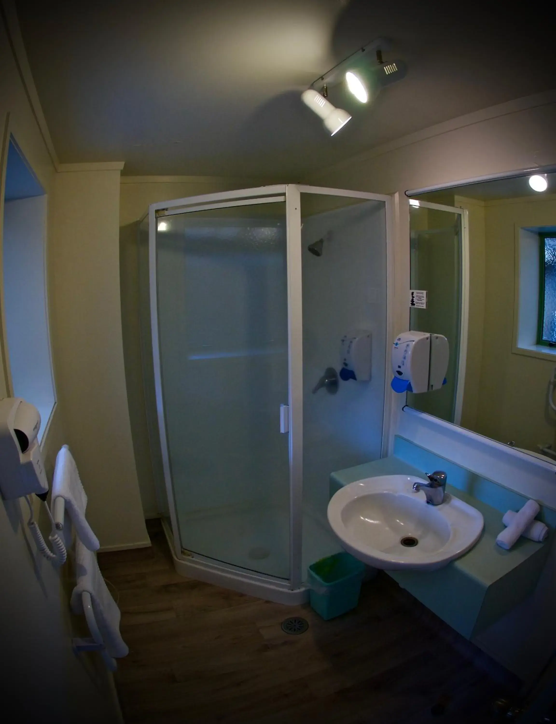 Studio with Hot Tub in Birchwood Spa Motel Studio with Hot Tub in Birchwood Spa Motel