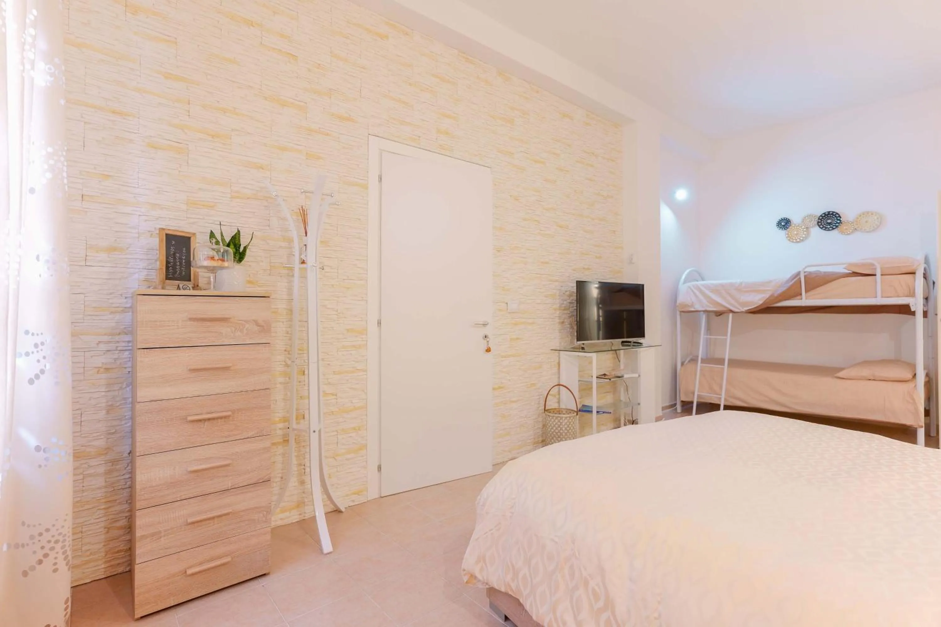 Photo of the whole room in Montellino's Suite Oro