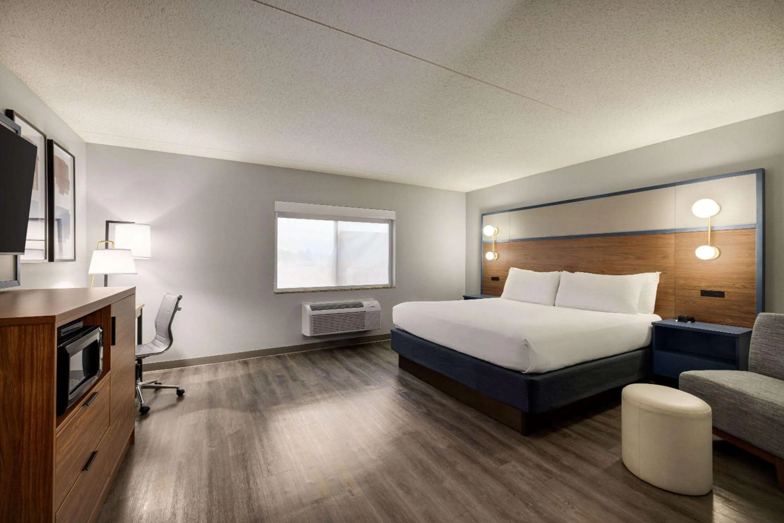 Photo of the whole room, Bed in AmericInn by Wyndham Lincoln South