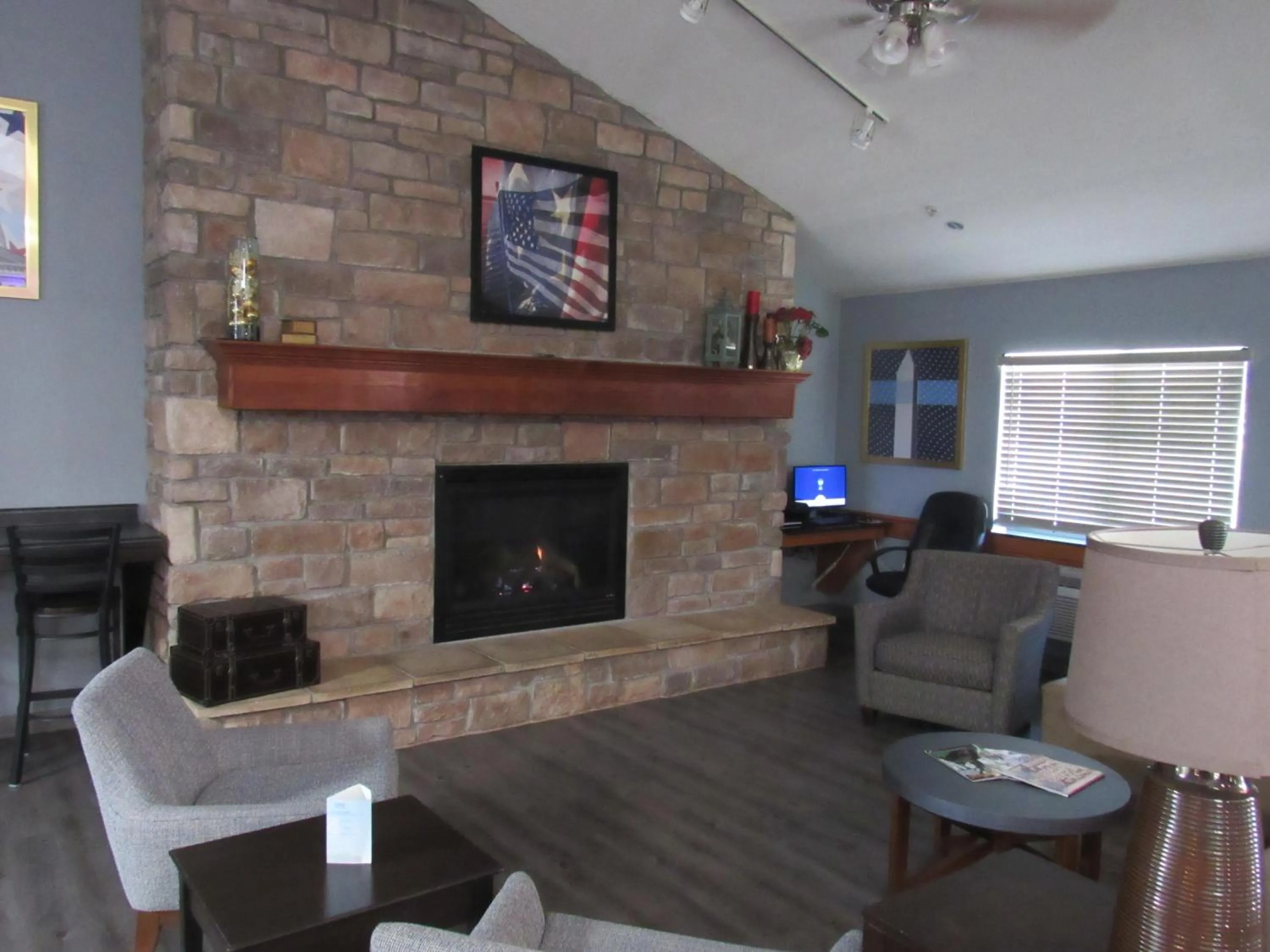 Seating area in AmericInn by Wyndham Lincoln South