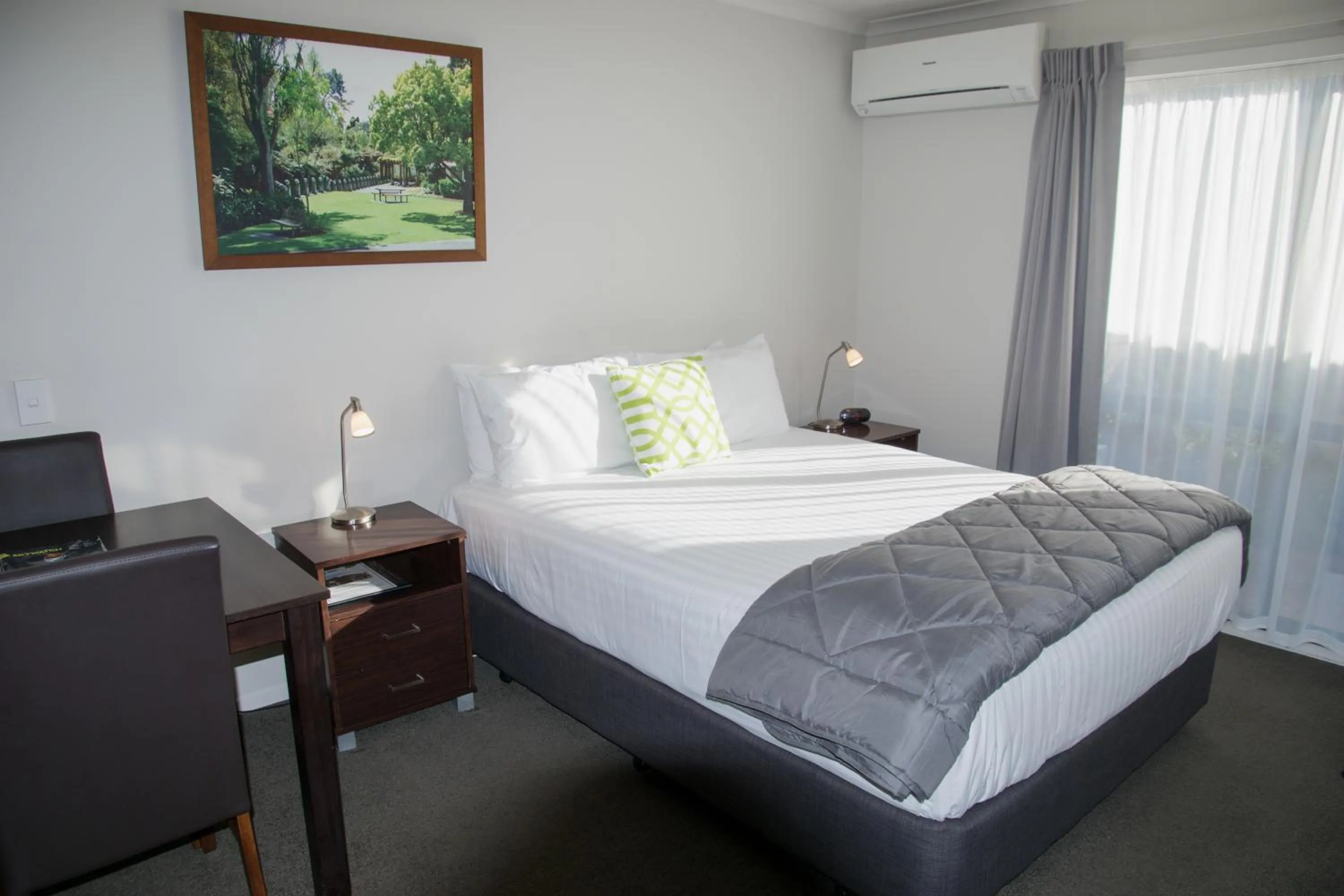 Bed in Arena Court Motel