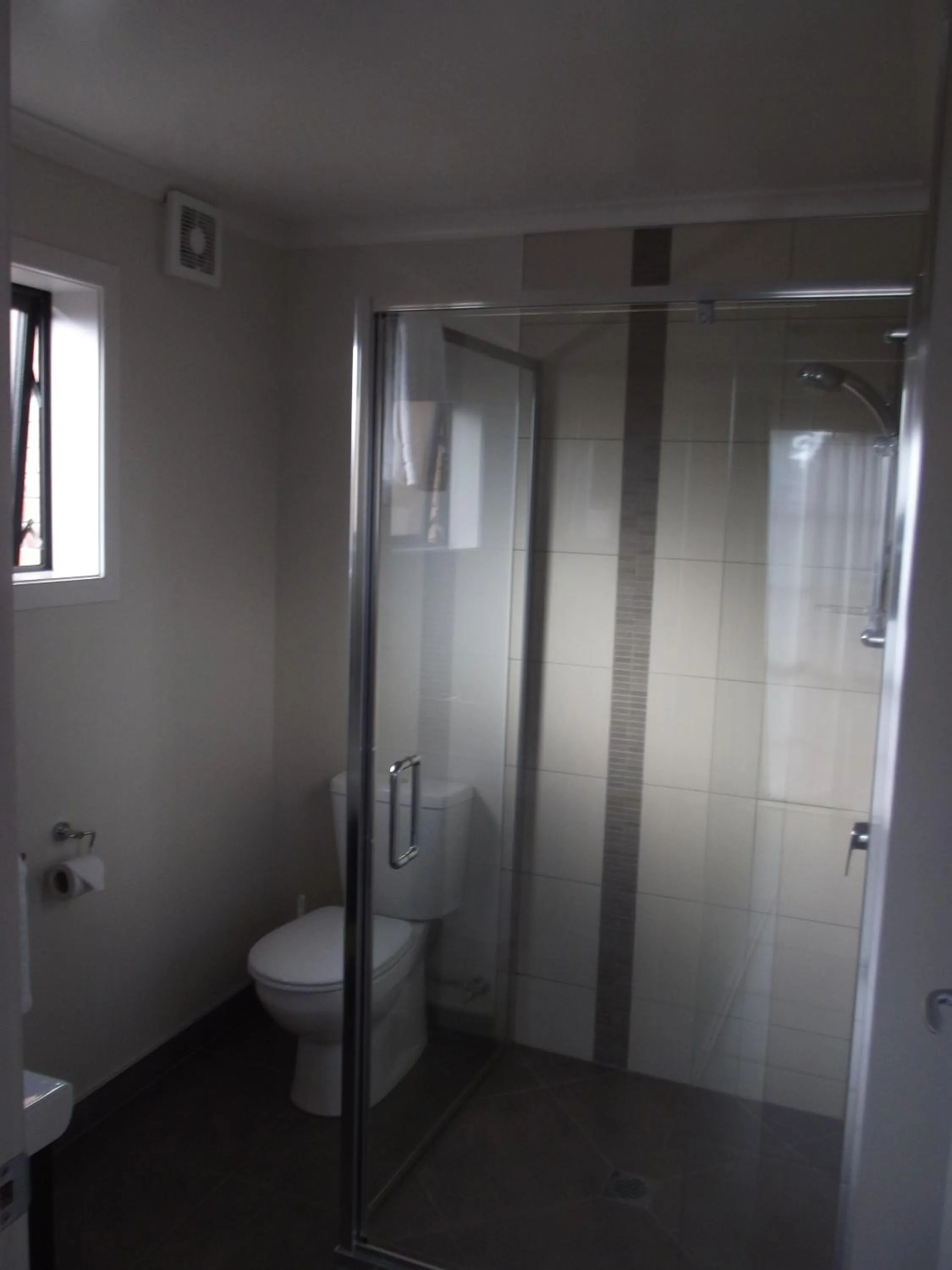 Shower in Arena Court Motel