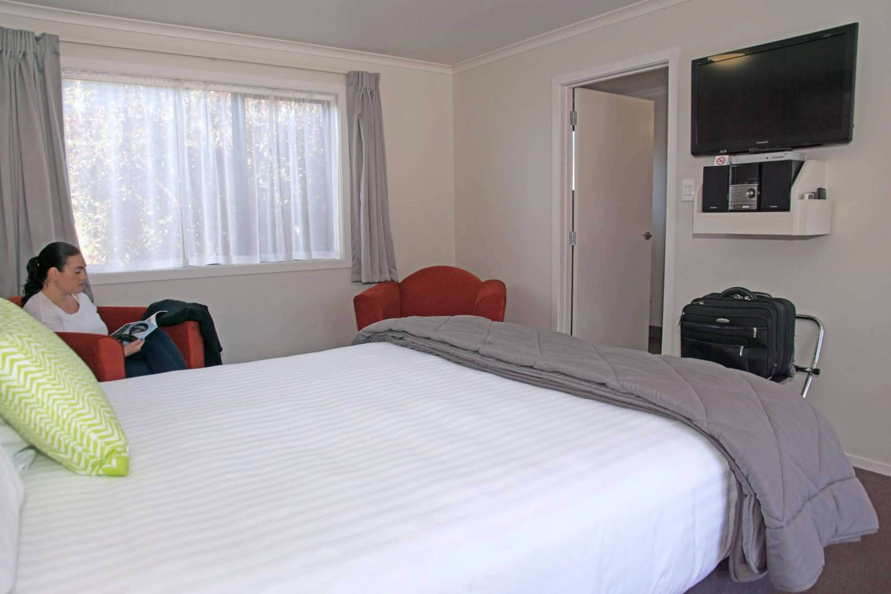 Guests, Bed in Arena Court Motel