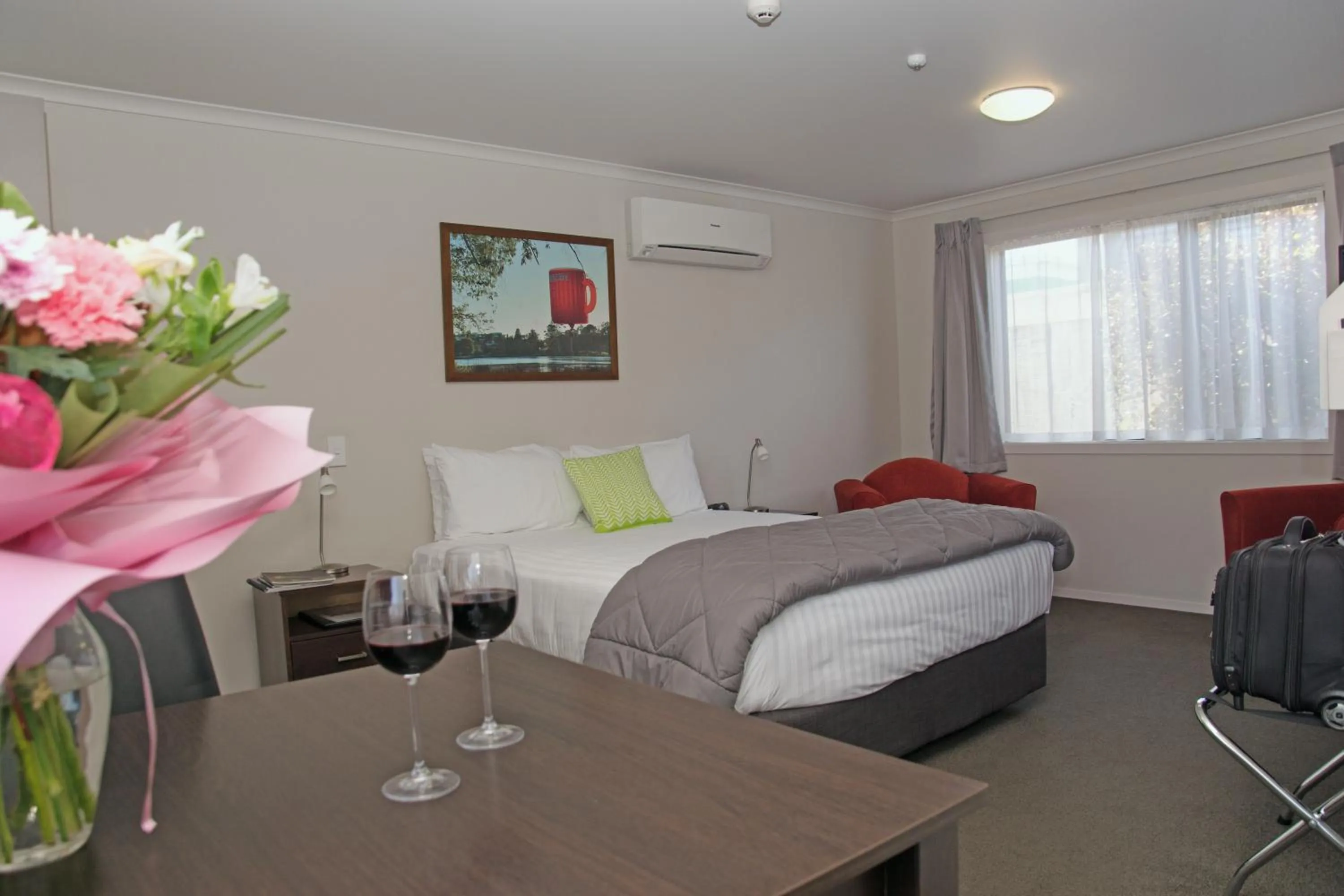 Photo of the whole room, Bed in Arena Court Motel