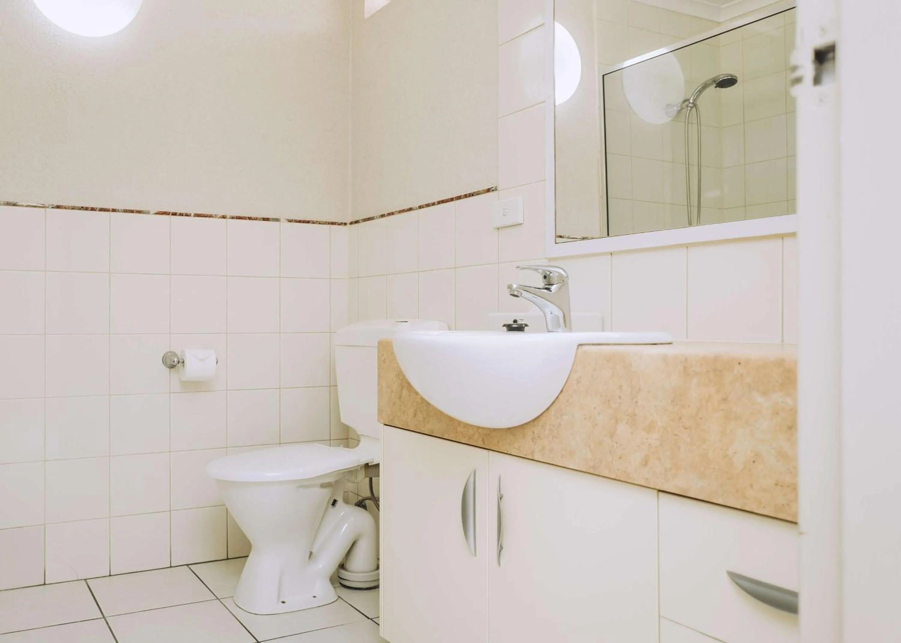 Bathroom in Best Western Chaffey Motor Inn