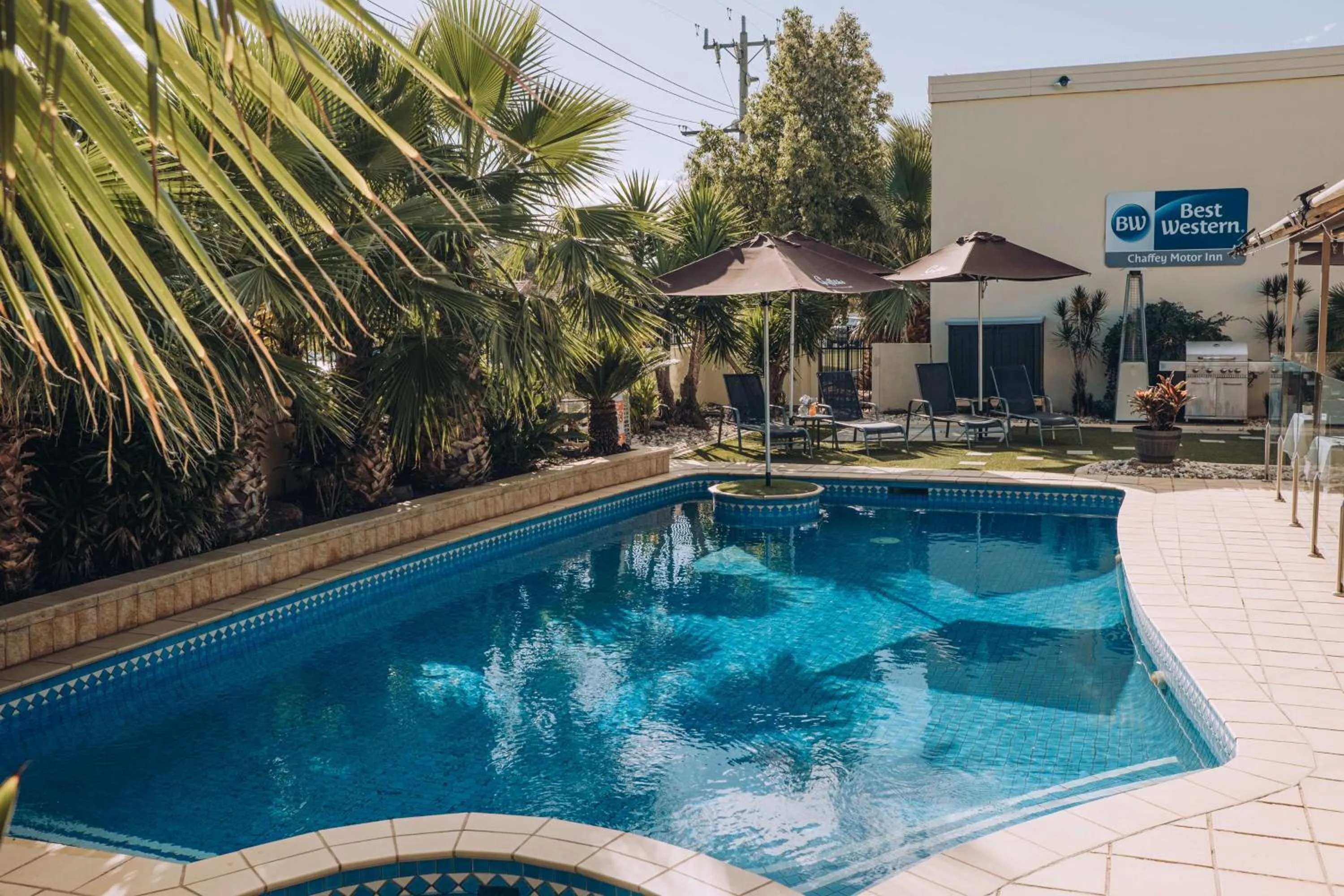 Pool view in Best Western Chaffey Motor Inn