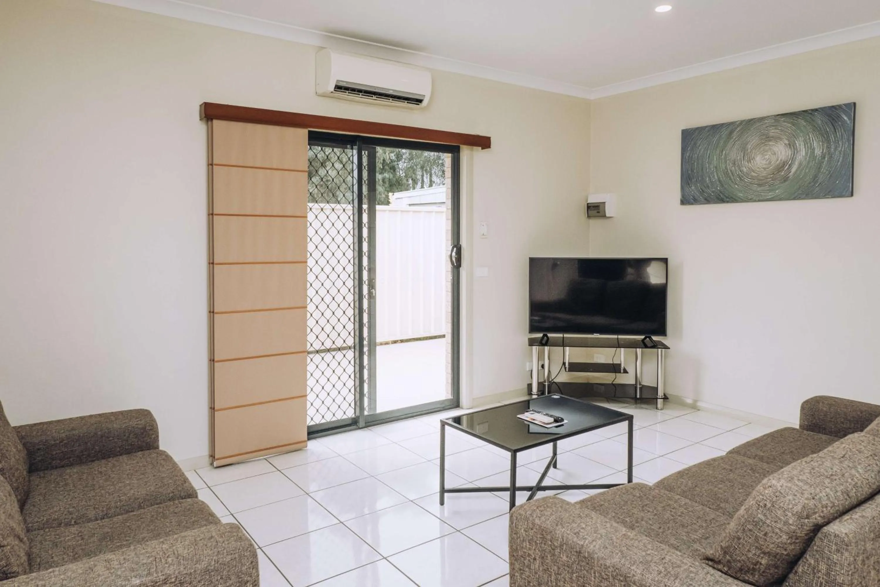 Photo of the whole room in Best Western Chaffey Motor Inn