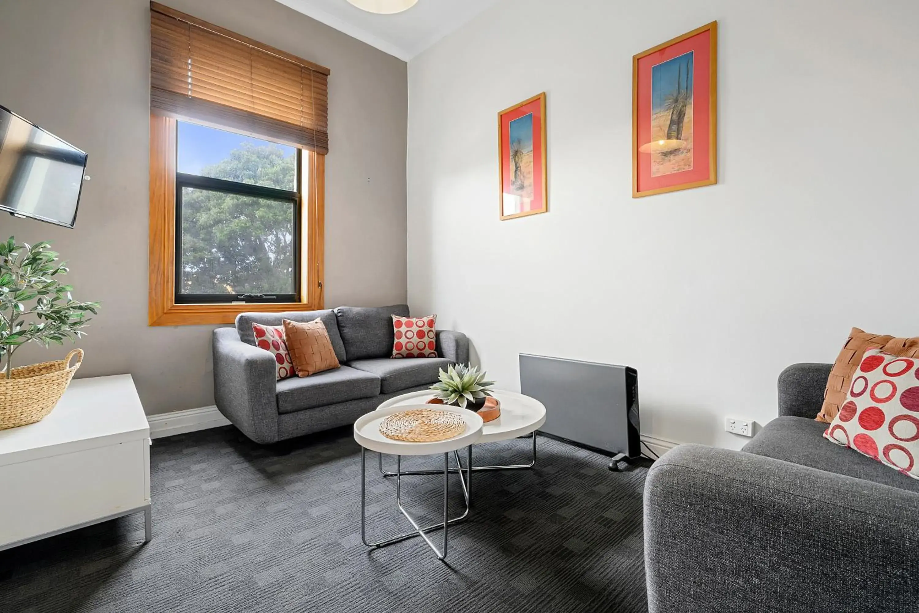 Apt 1: Four Bedroom Apartment at Marine Terrace (2xQn+3xSgl) in Burnie City Apartments Apt 1: Four Bedroom Apartment at Marine Terrace (2xQn+3xSgl) in Burnie City Apartments