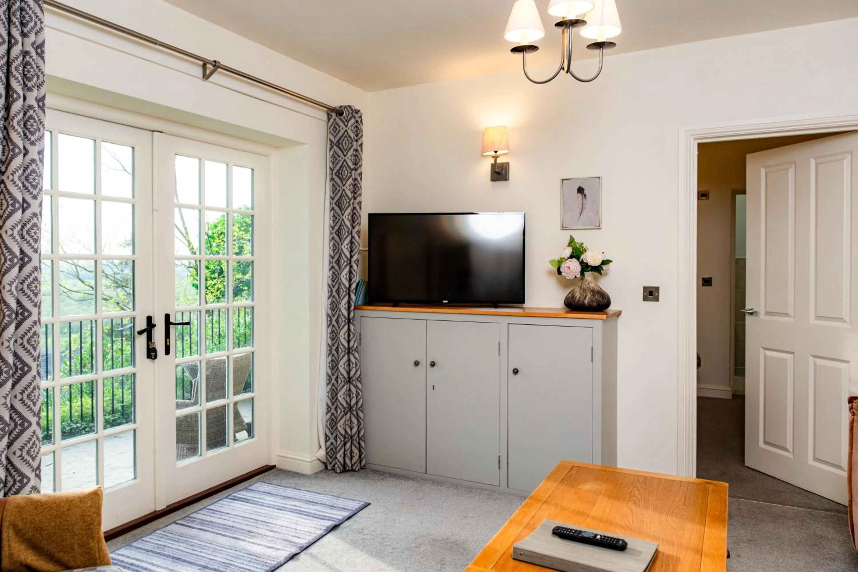 TV and multimedia in Ravenstone Manor