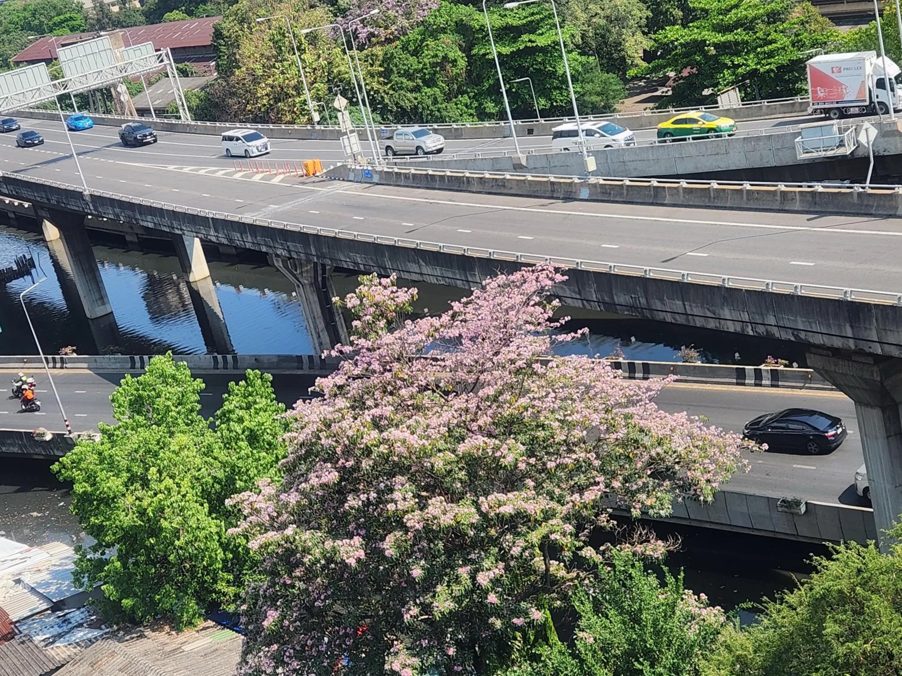 Neighbourhood in Interchange Tower Serviced Apartment - SHA Extra Plus