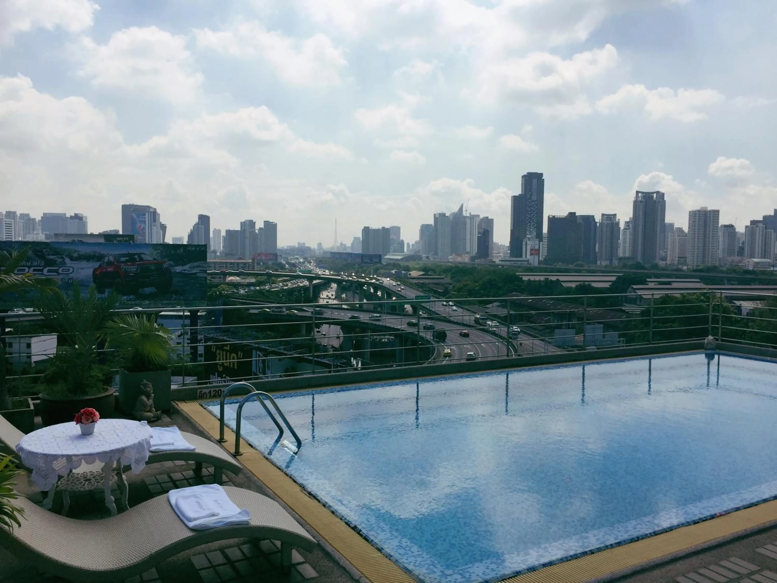 Area and facilities in Interchange Tower Serviced Apartment - SHA Extra Plus