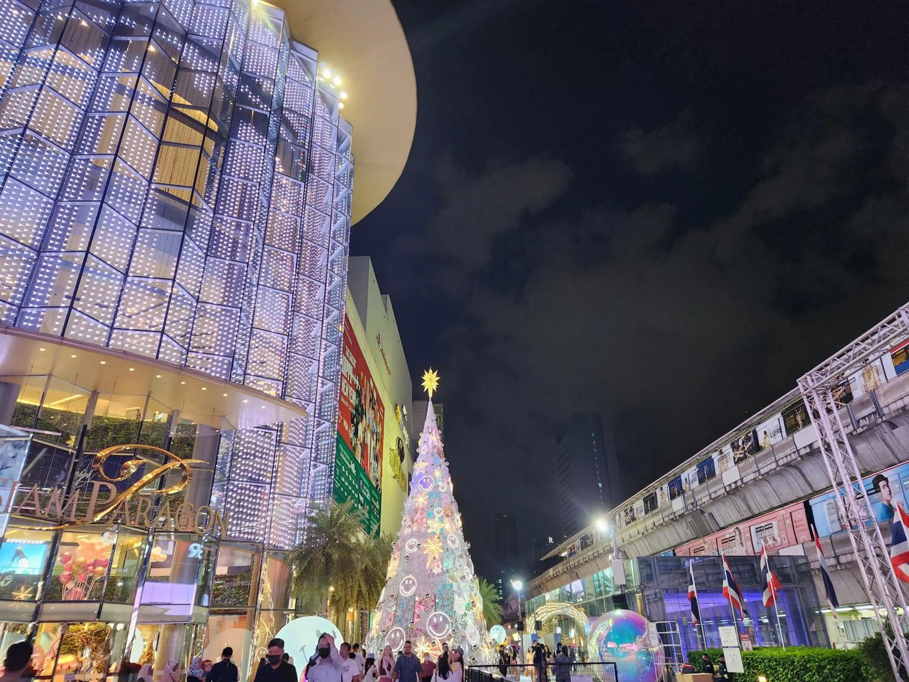 Nearby landmark in Interchange Tower Serviced Apartment - SHA Extra Plus