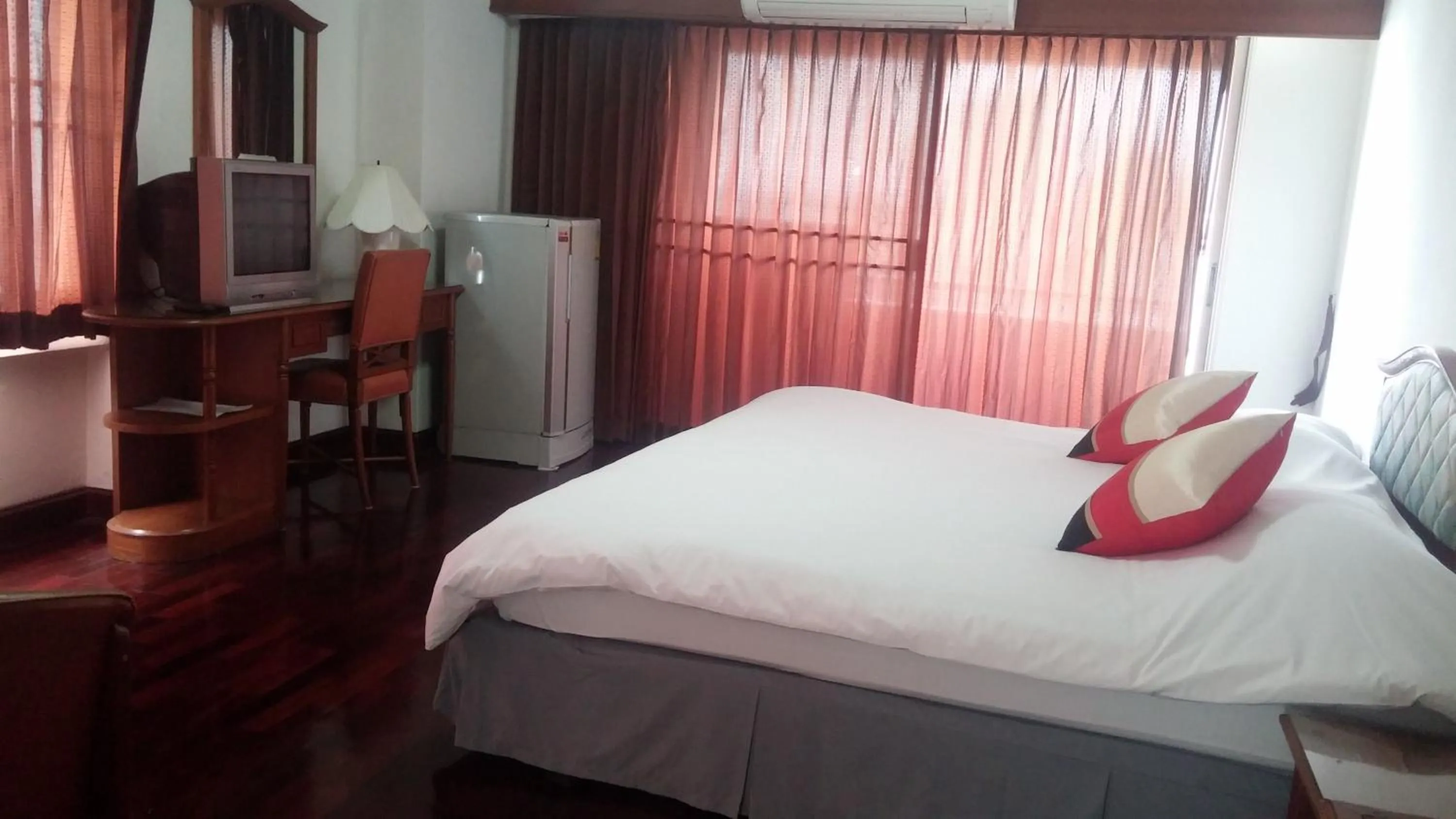 Photo of the whole room, Bed in Interchange Tower Serviced Apartment - SHA Extra Plus