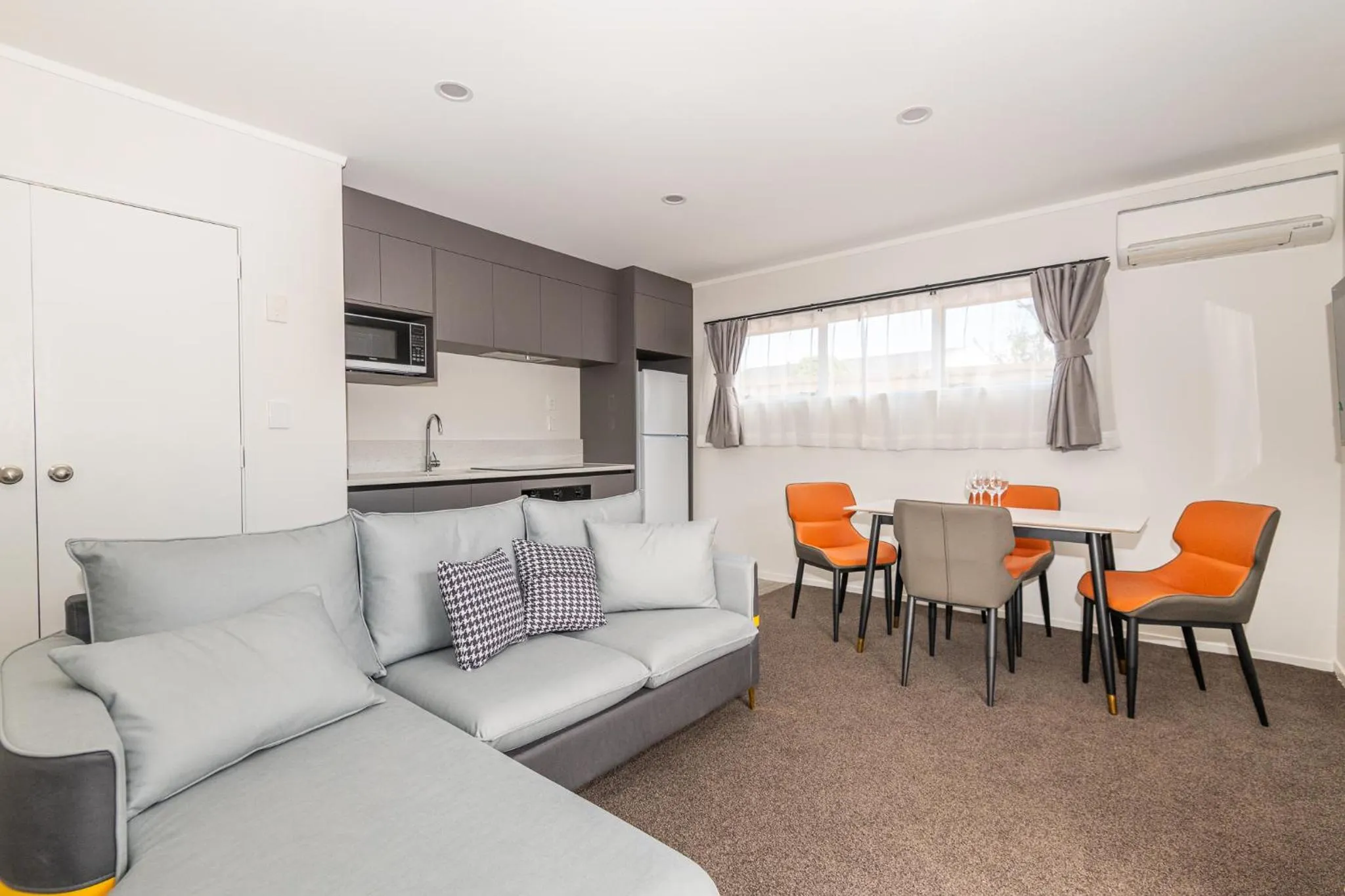 Aurora City Suites Motel