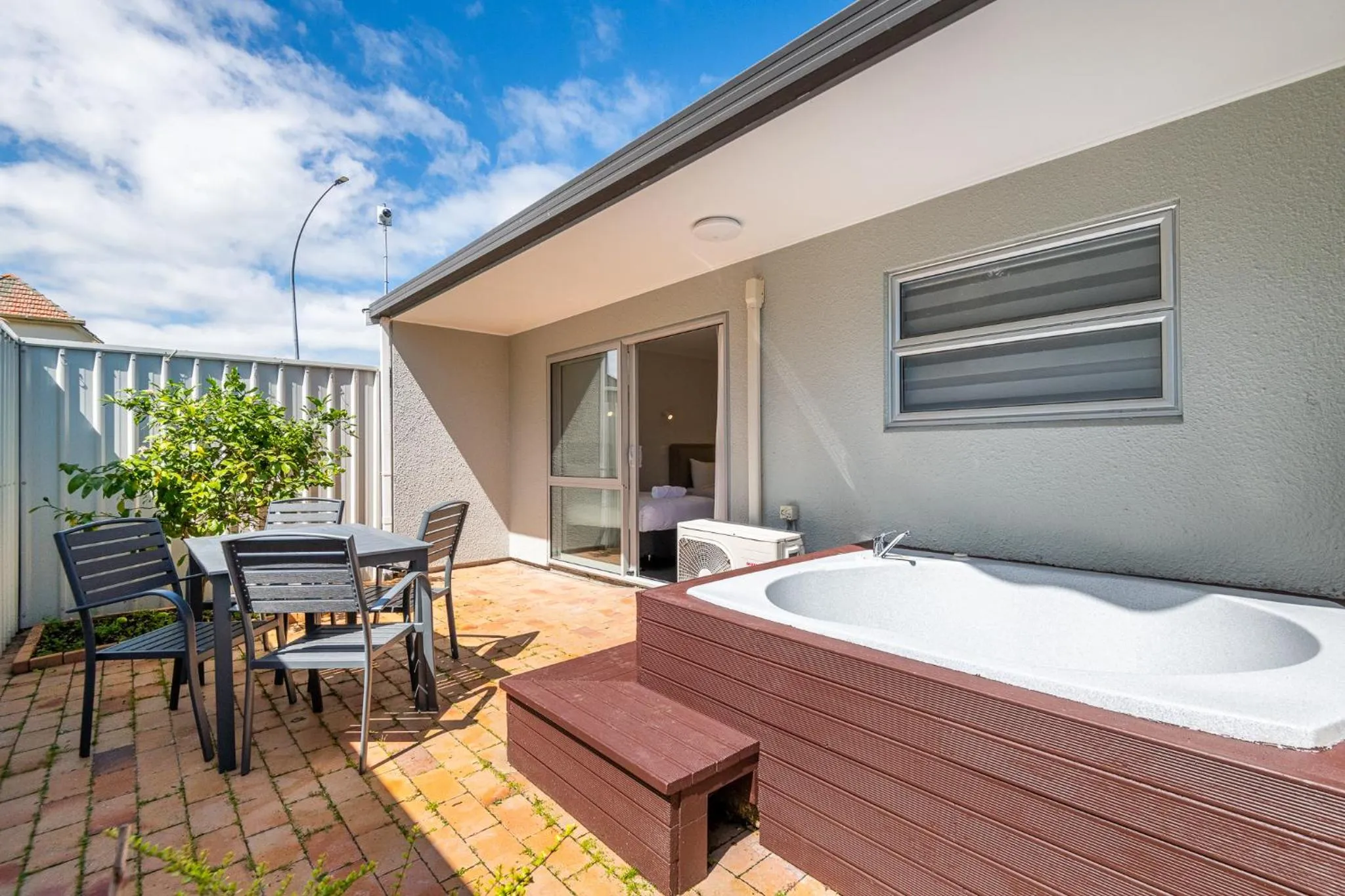 Aurora City Suites Motel