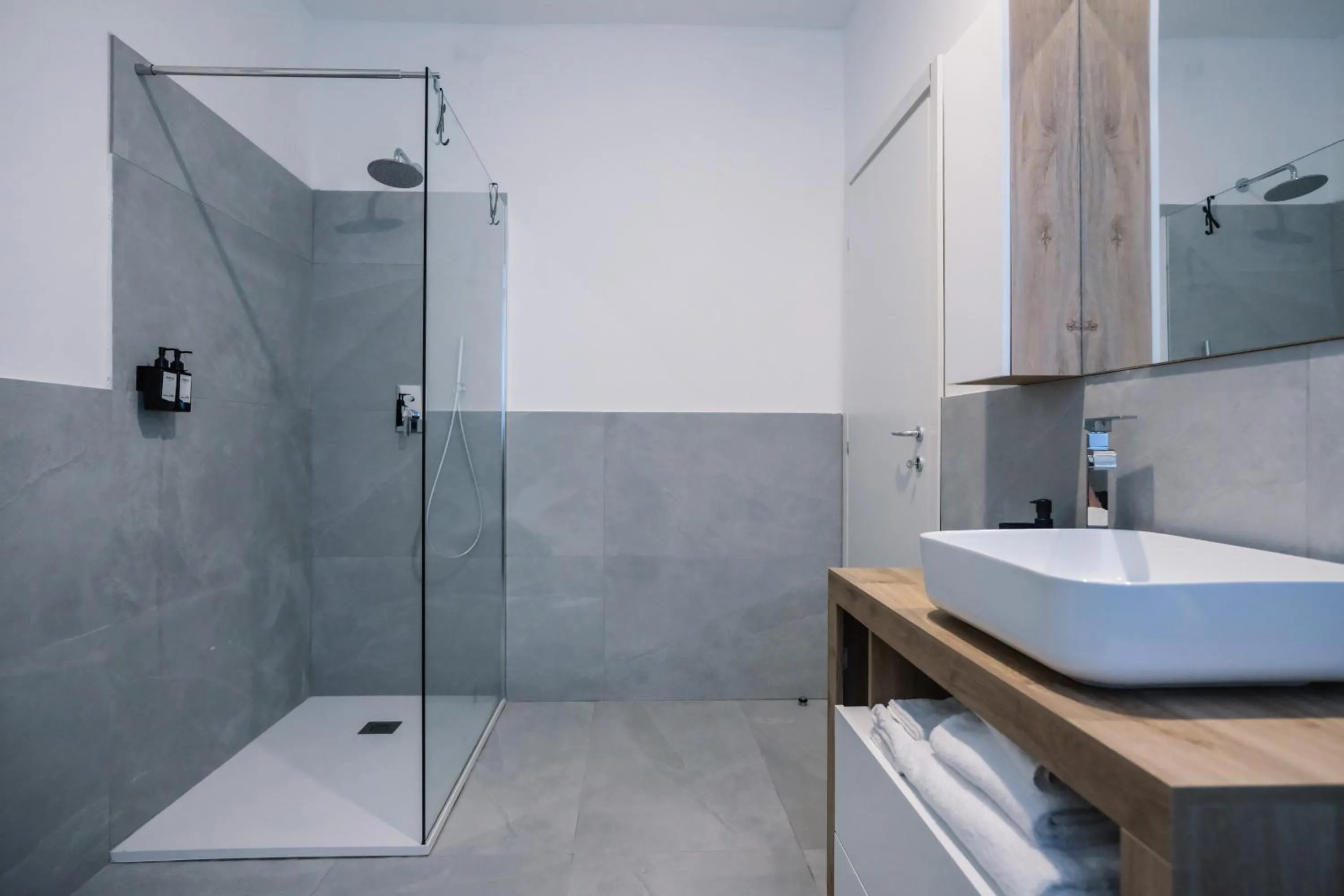 Shower in Flora Inn, Scotti's House - Due passi in centro