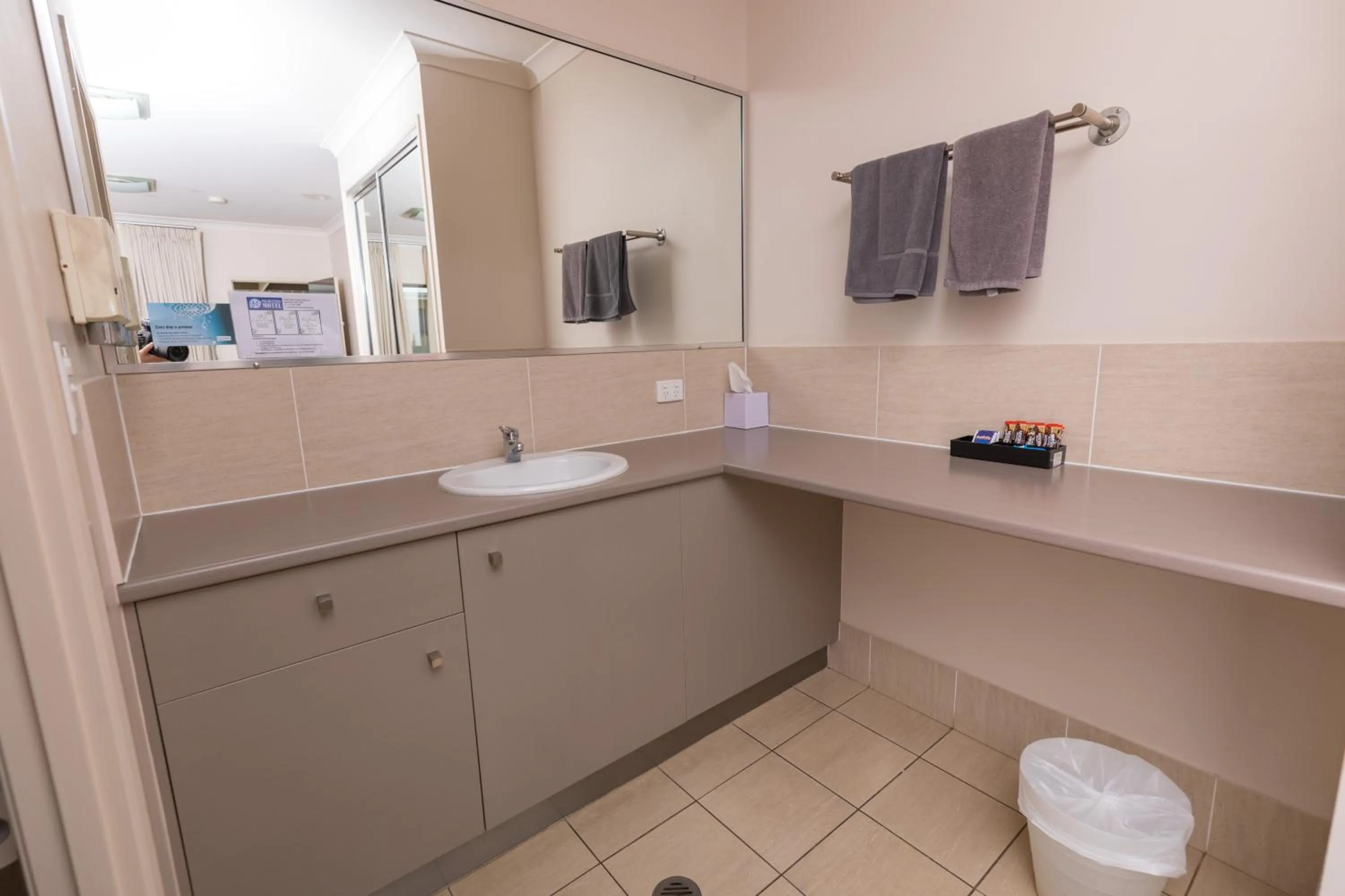 Bathroom in Highfields Motel Toowoomba