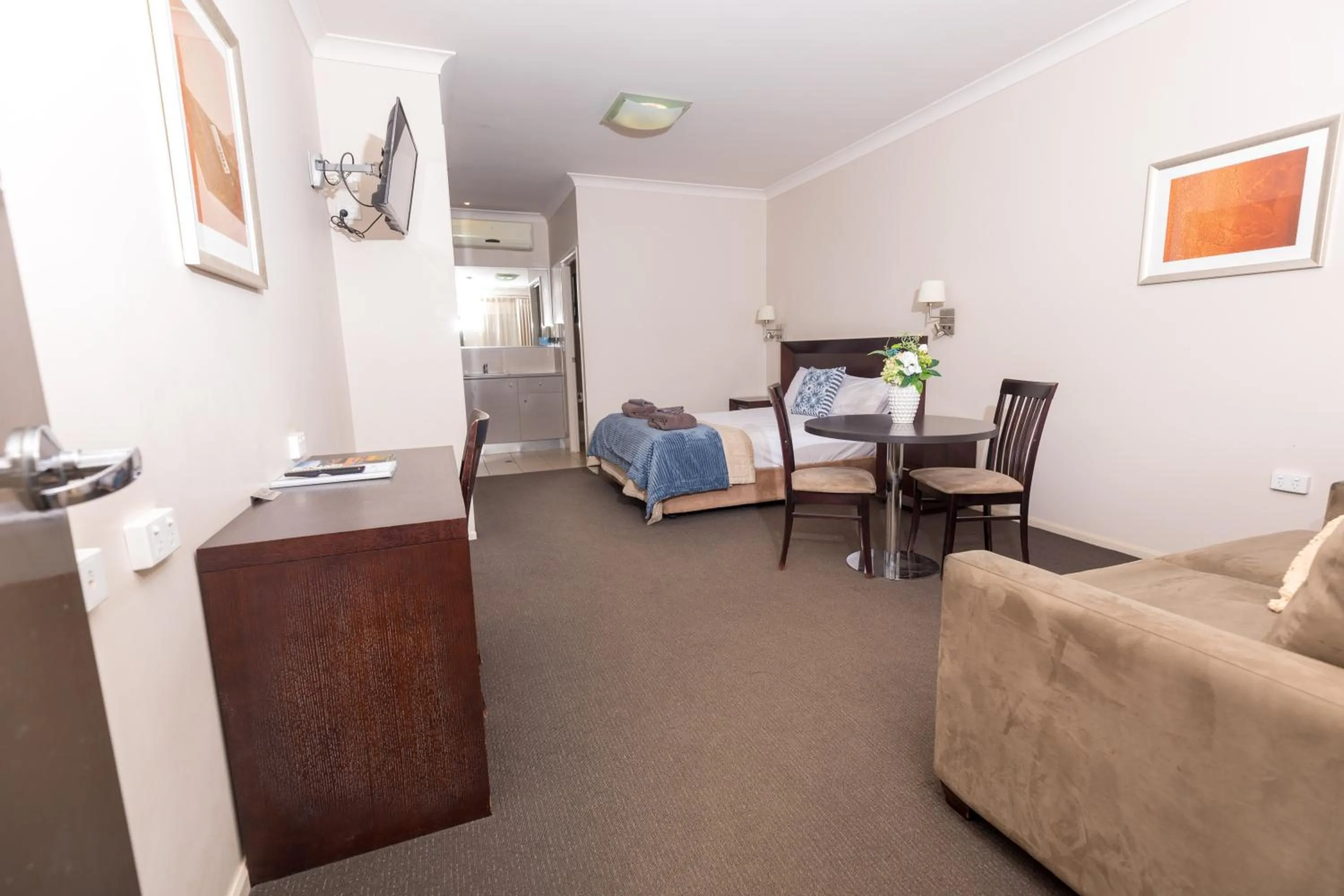 Living room in Highfields Motel Toowoomba