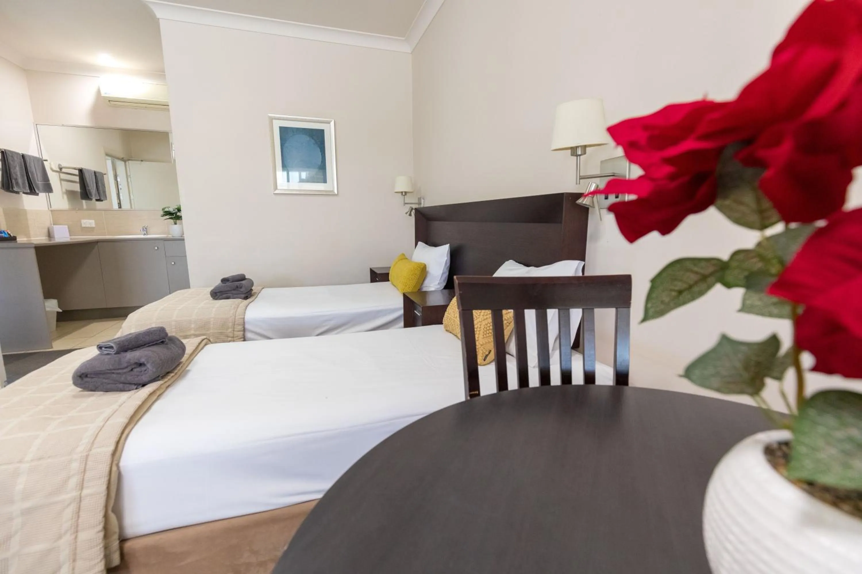 Bedroom, Bed in Highfields Motel Toowoomba