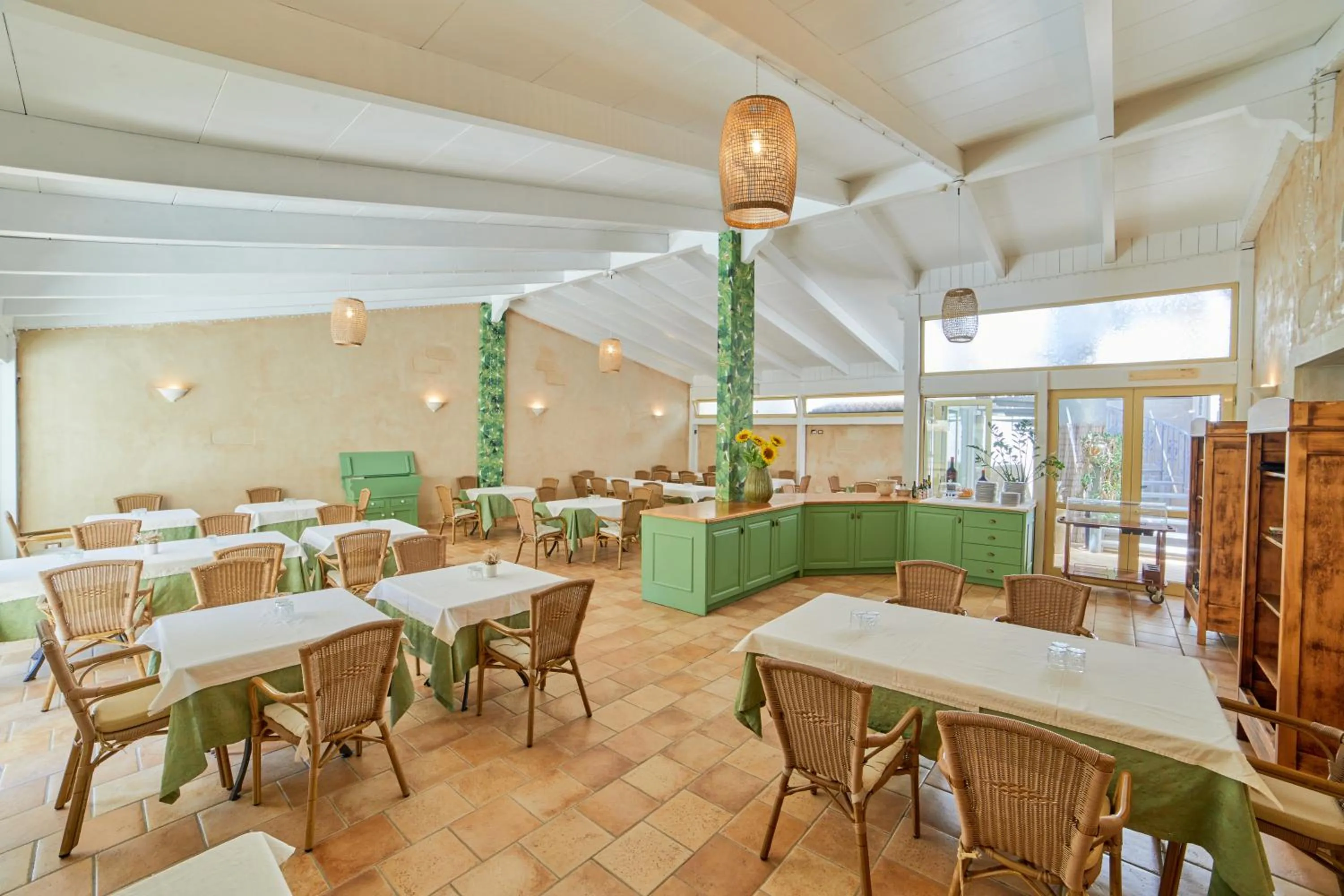 Restaurant/Places to Eat in Hotel dei Messapi