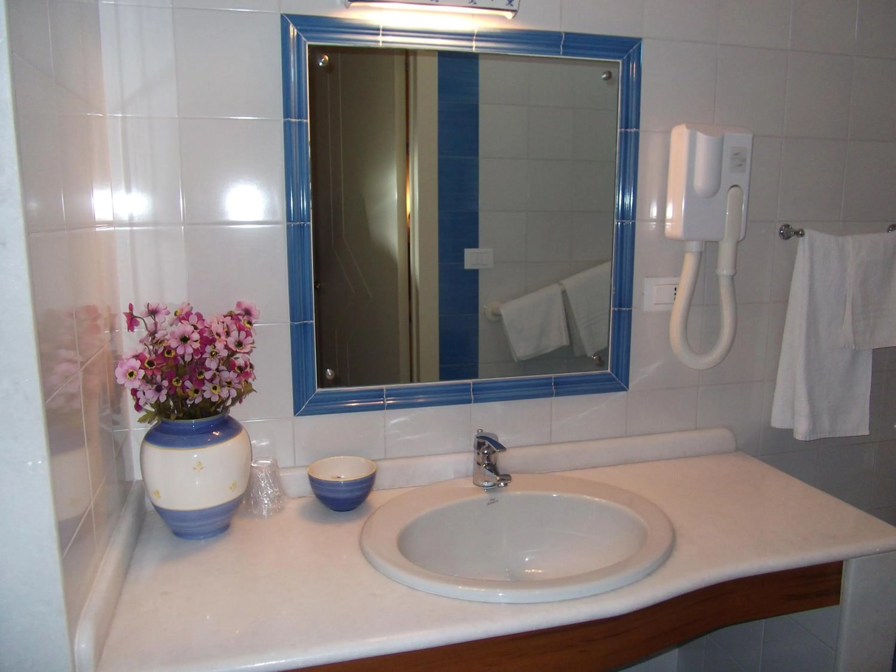 Bathroom in Hotel dei Messapi