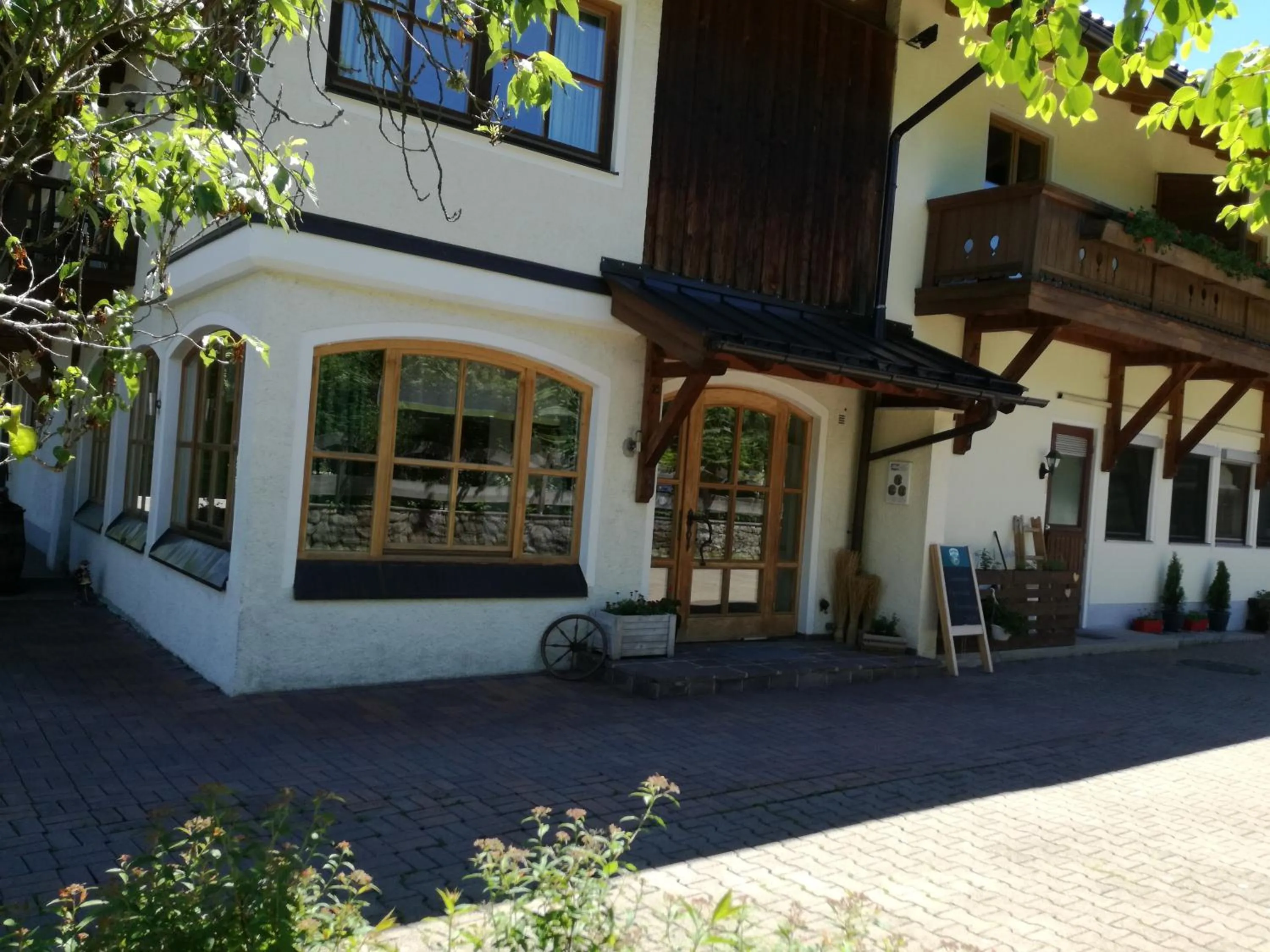 Facade/entrance in Hotel-Restaurant Zum Hirschhaus Inklusiv Chiemgaukarte