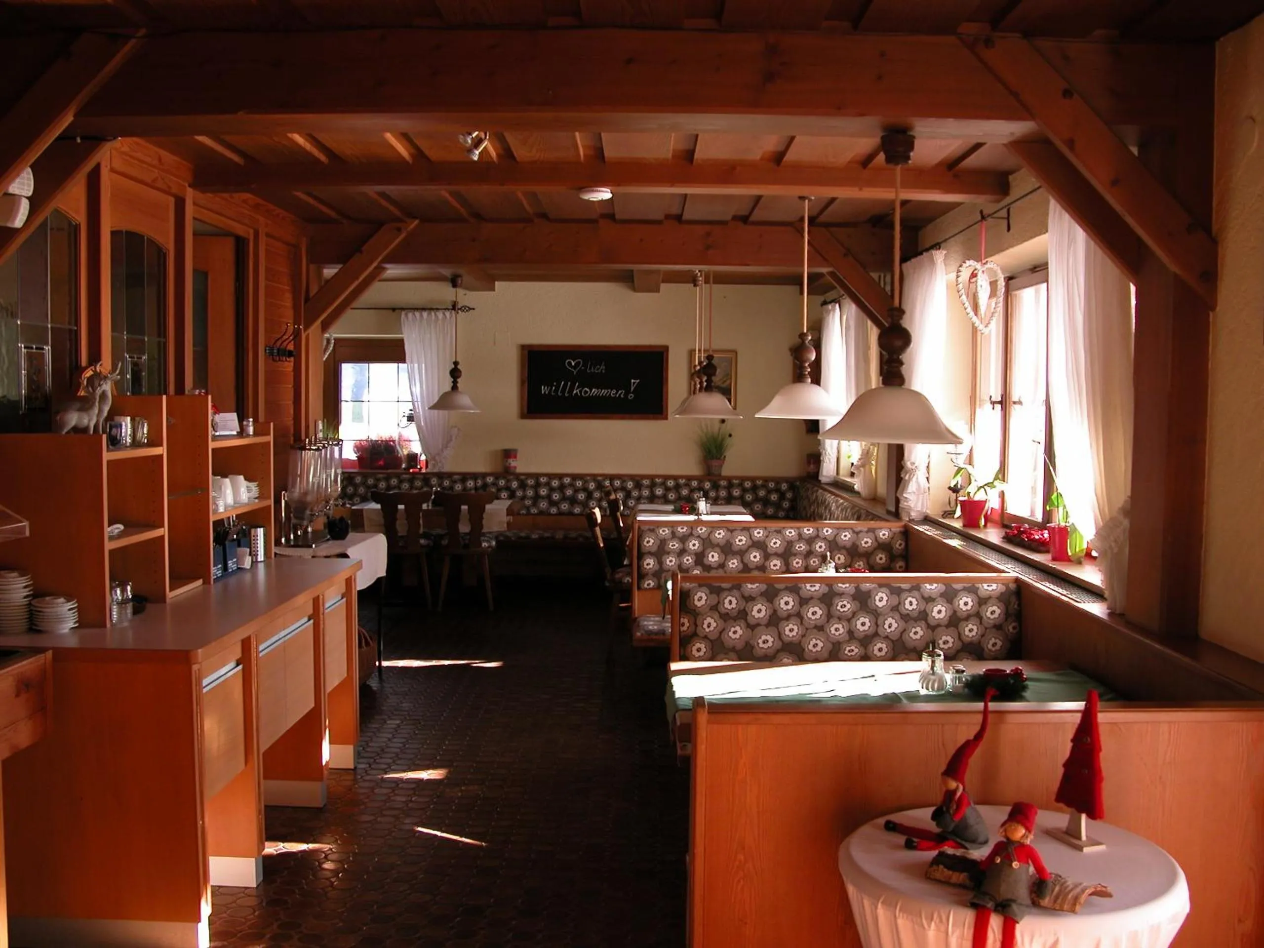 Restaurant/places to eat in Hotel-Restaurant Zum Hirschhaus Inklusiv Chiemgaukarte