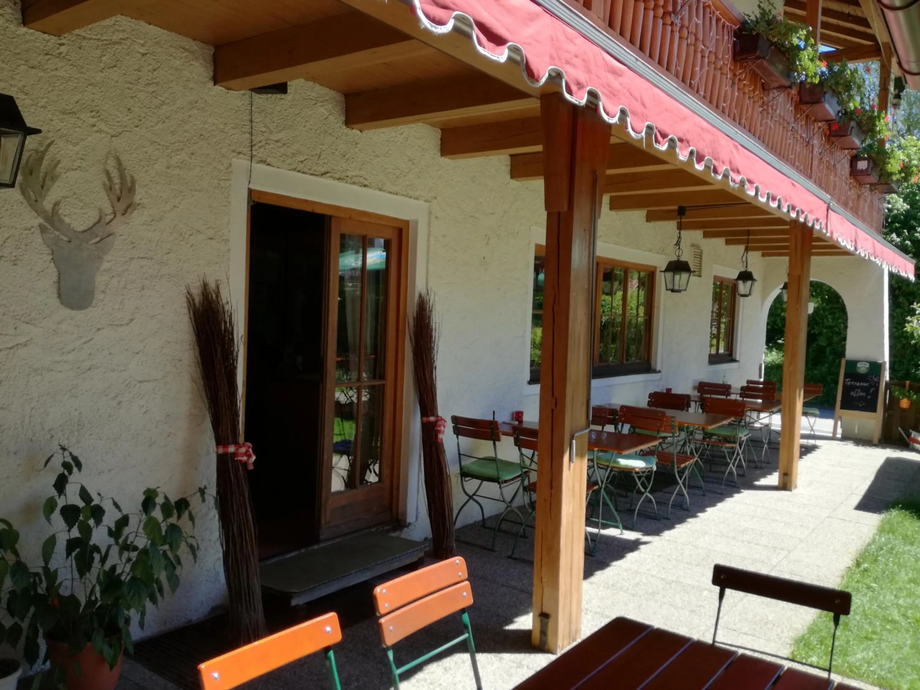 Patio in Hotel-Restaurant Zum Hirschhaus Inklusiv Chiemgaukarte