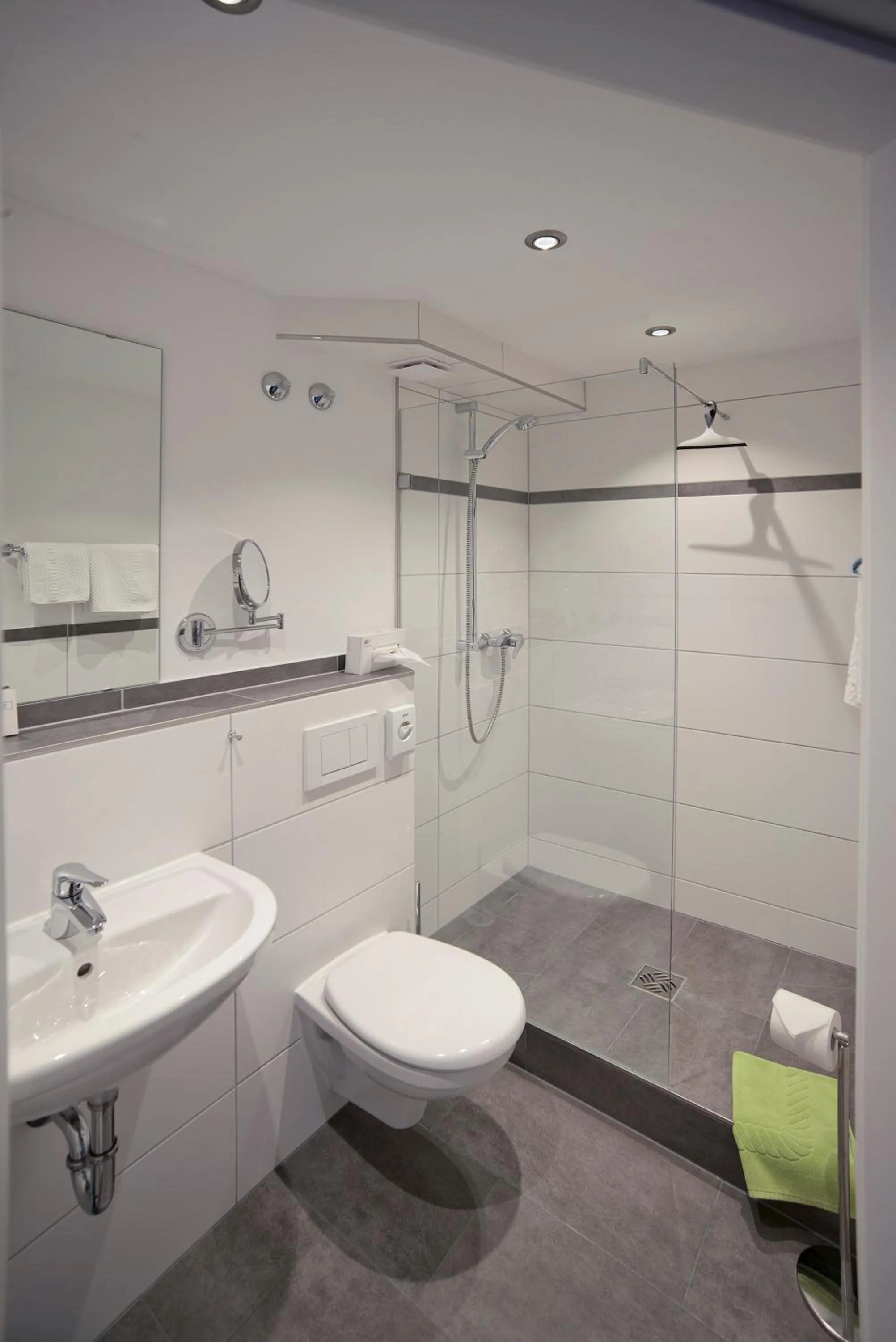 Shower in Hotel-Restaurant Zum Hirschhaus Inklusiv Chiemgaukarte