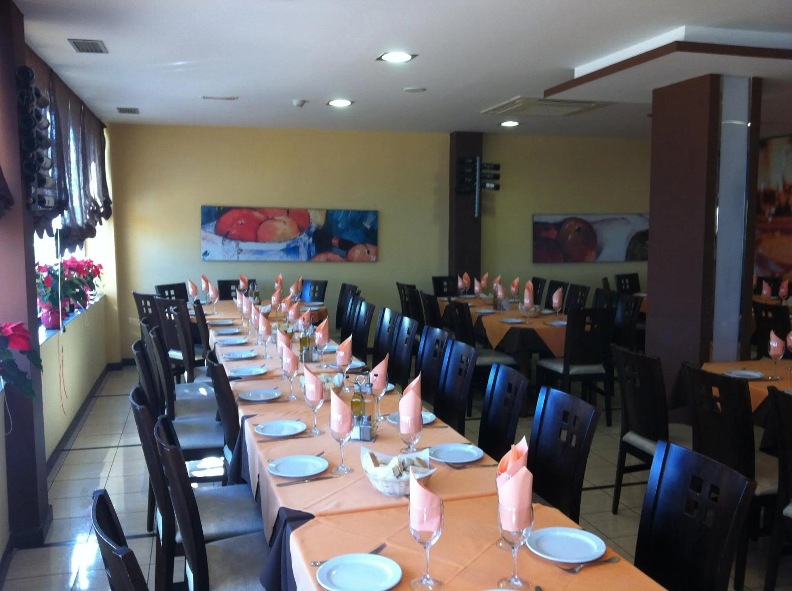 Restaurant/places to eat in Hotel El Cruce Moraleda