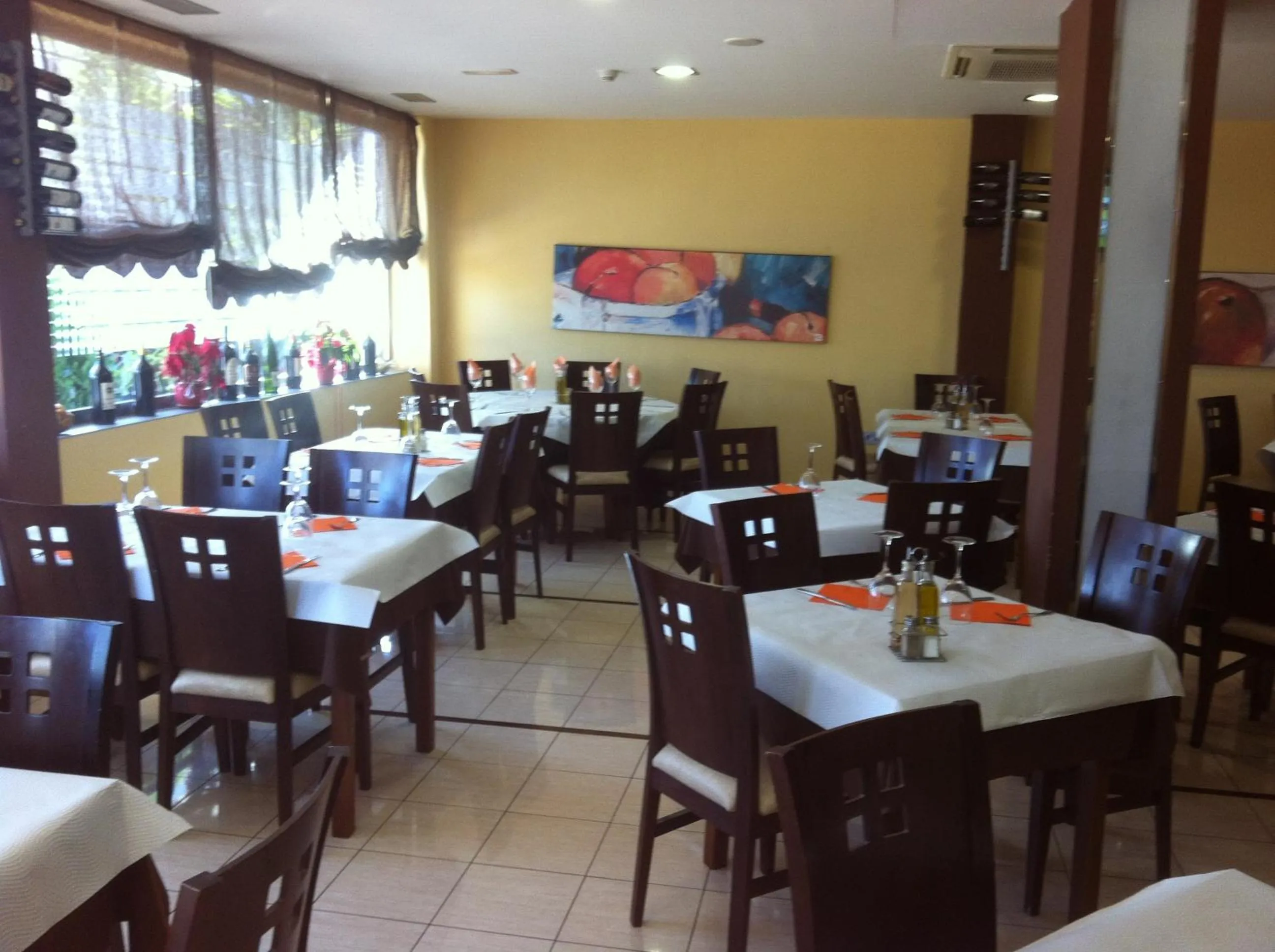 Restaurant/places to eat in Hotel El Cruce Moraleda