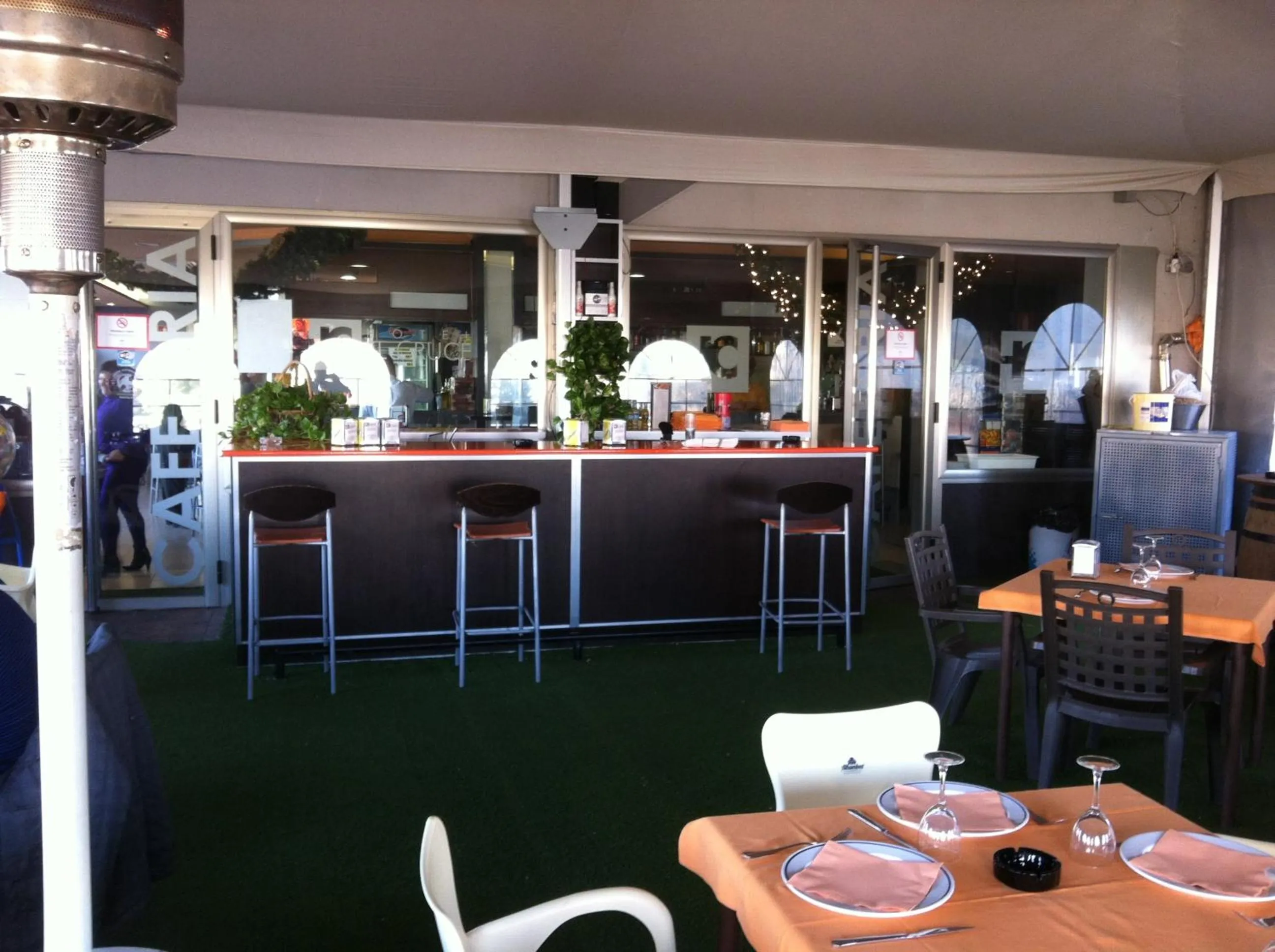 Restaurant/places to eat in Hotel El Cruce Moraleda