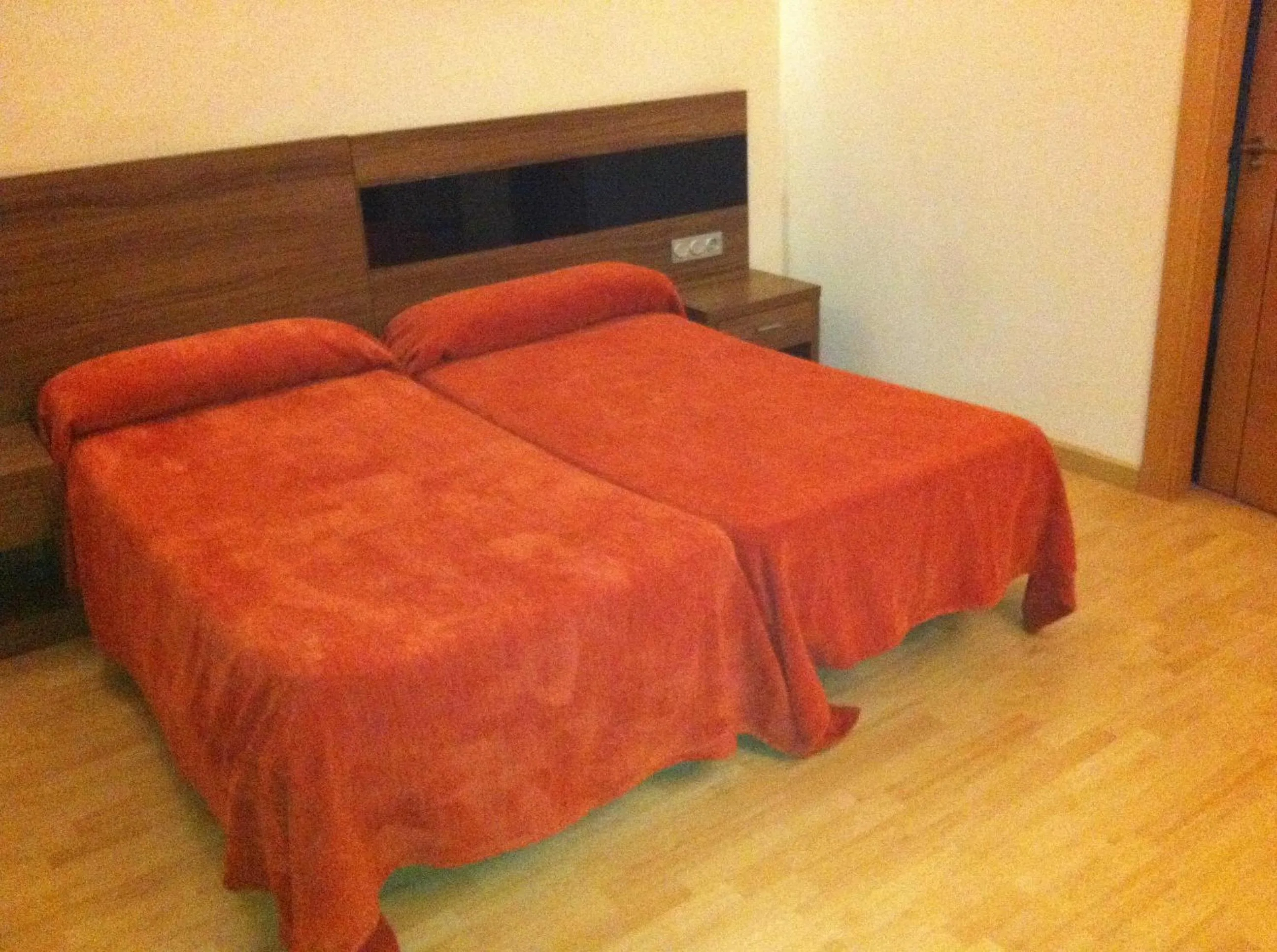 Photo of the whole room, Bed in Hotel El Cruce Moraleda