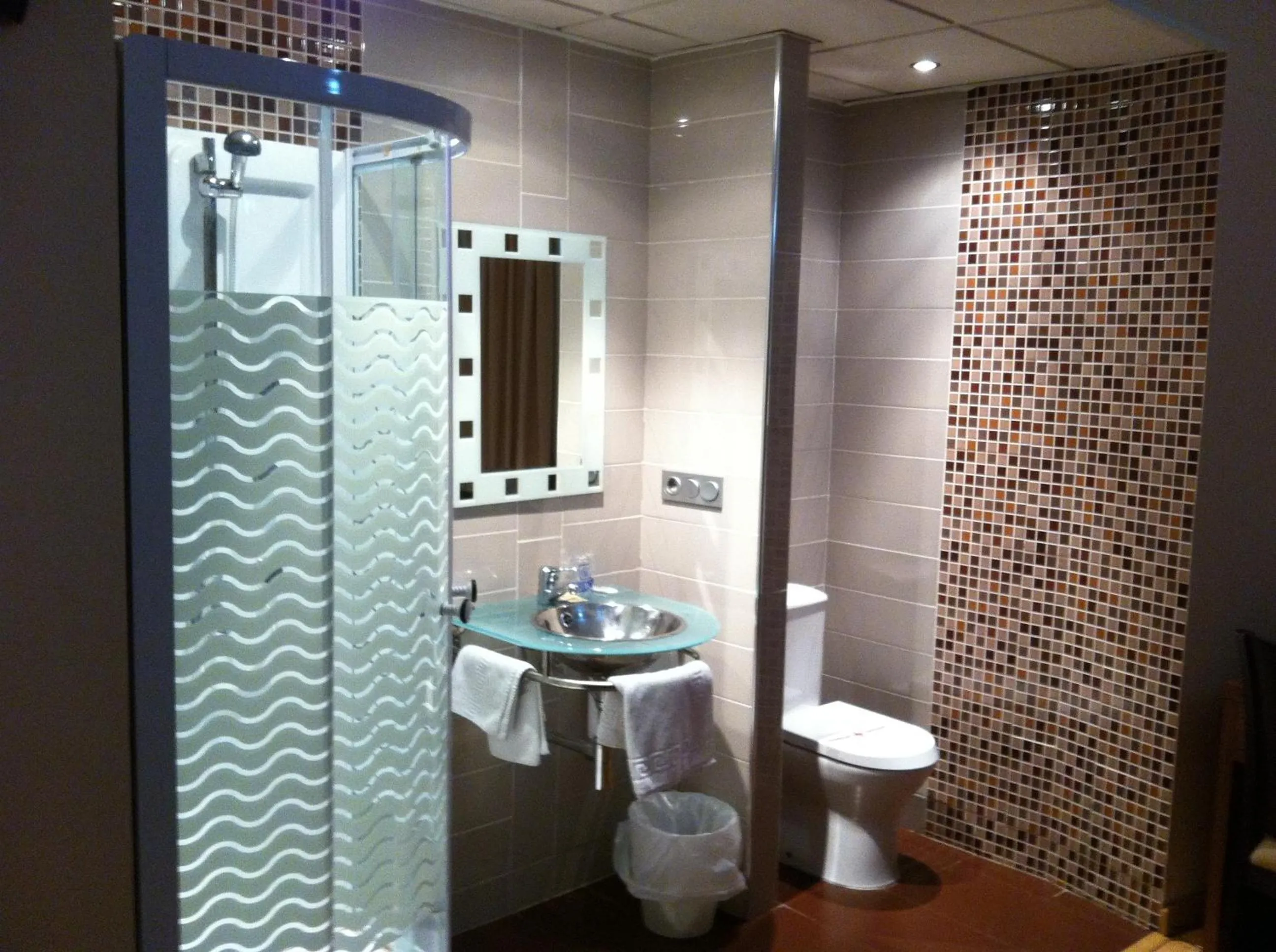 Bathroom in Hotel El Cruce Moraleda