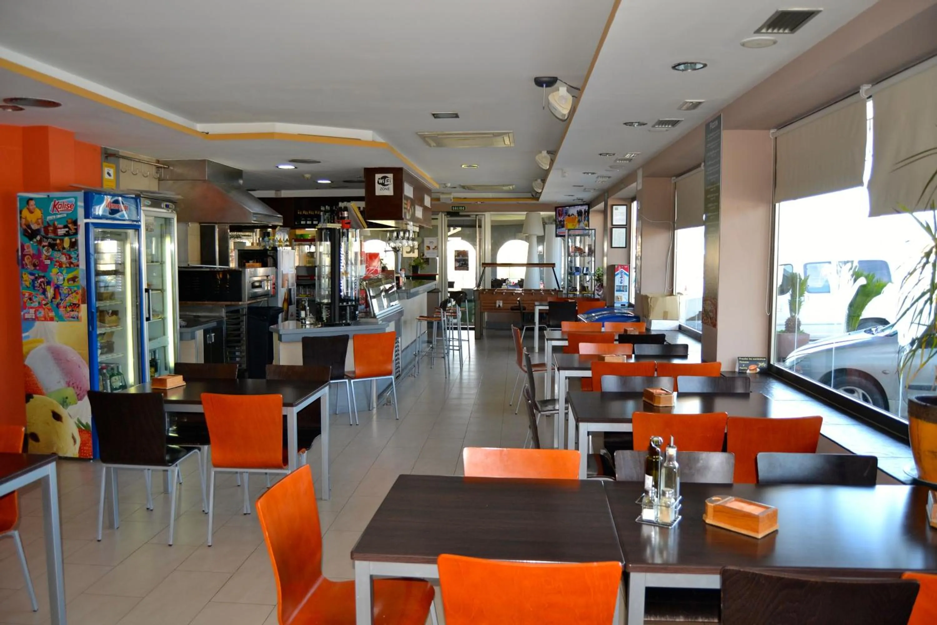 Restaurant/places to eat in Hotel El Cruce Moraleda