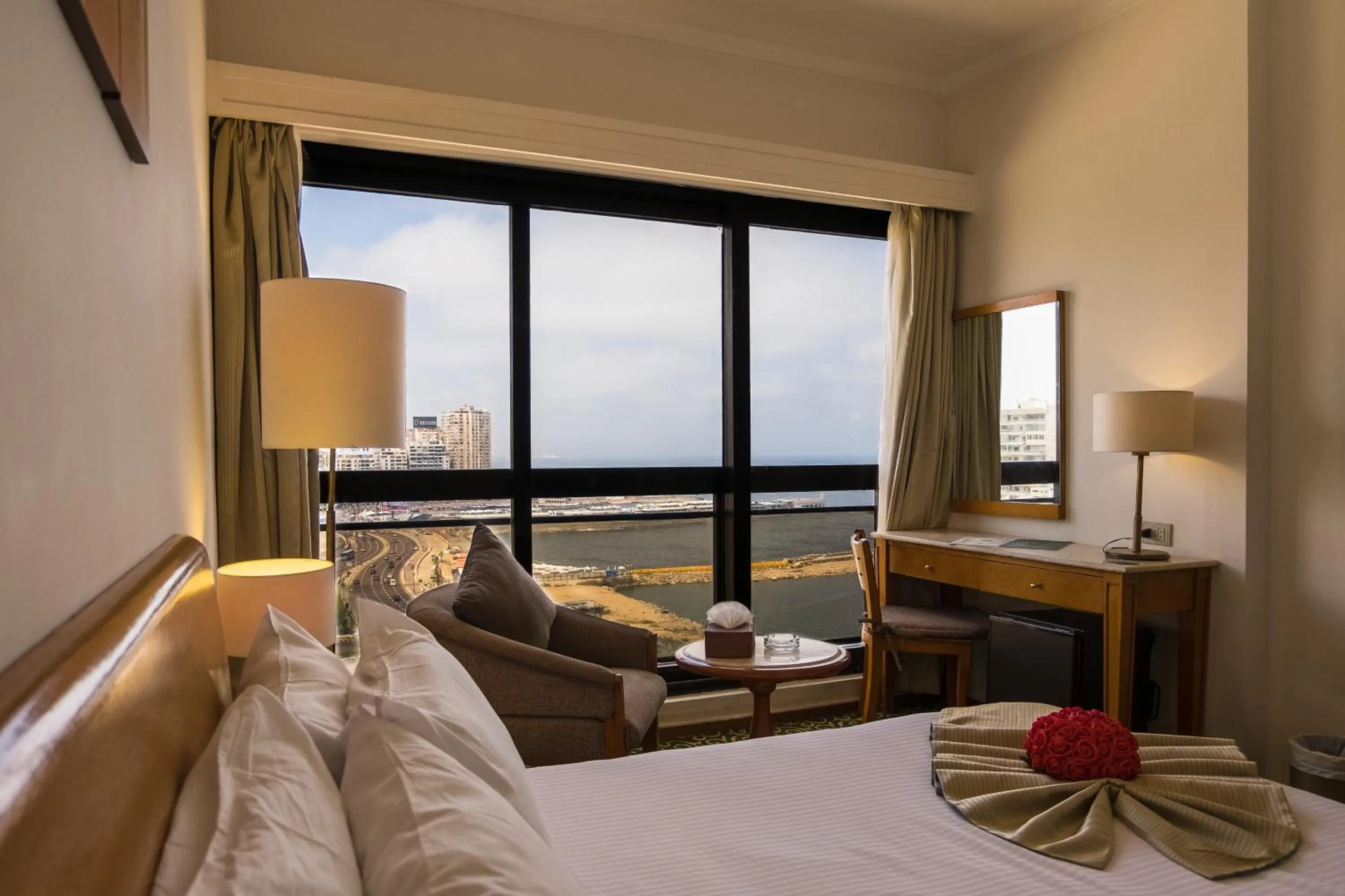 Sea view, Bed in Plaza Hotel Alexandria