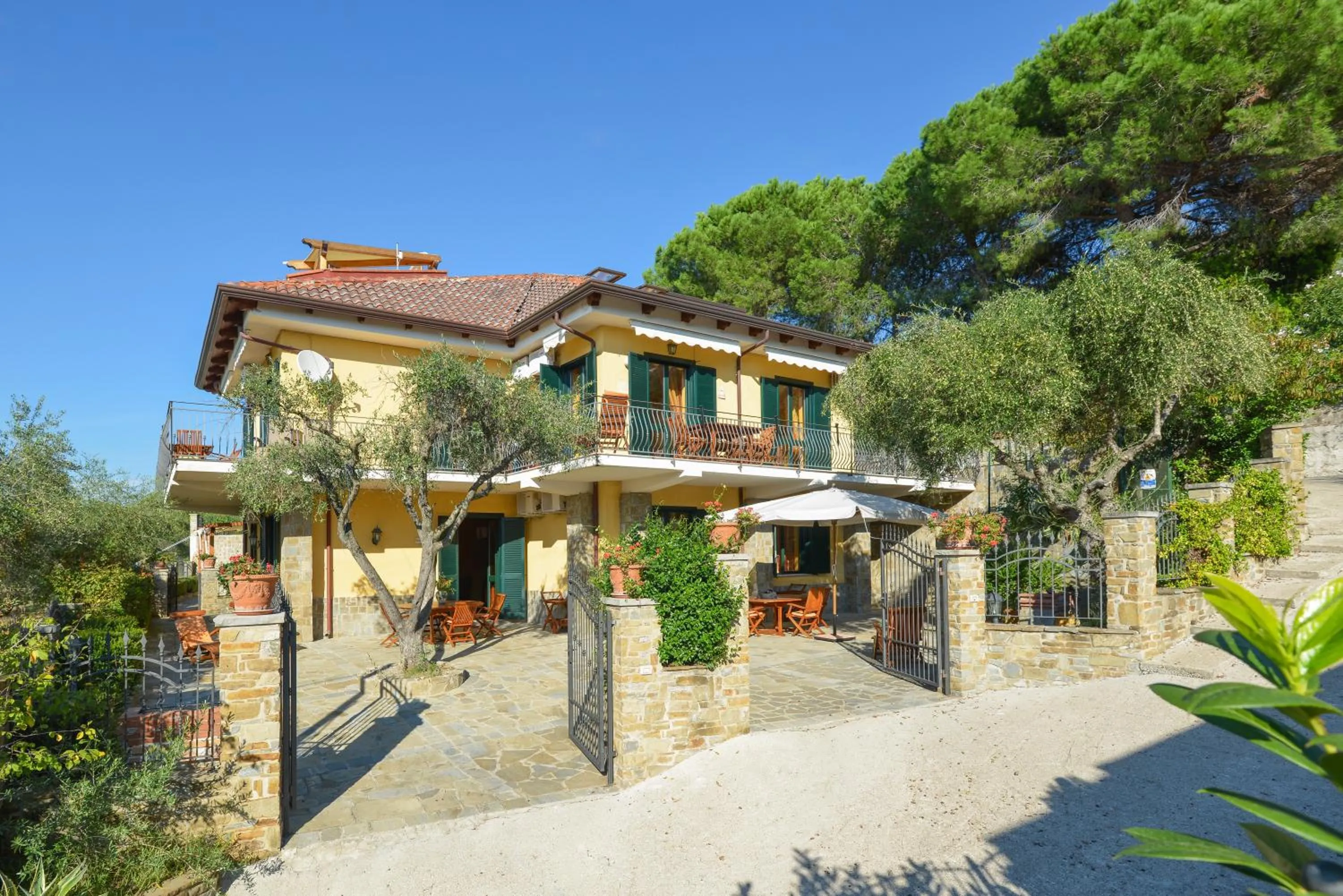 Facade/entrance in Villa Elaia
