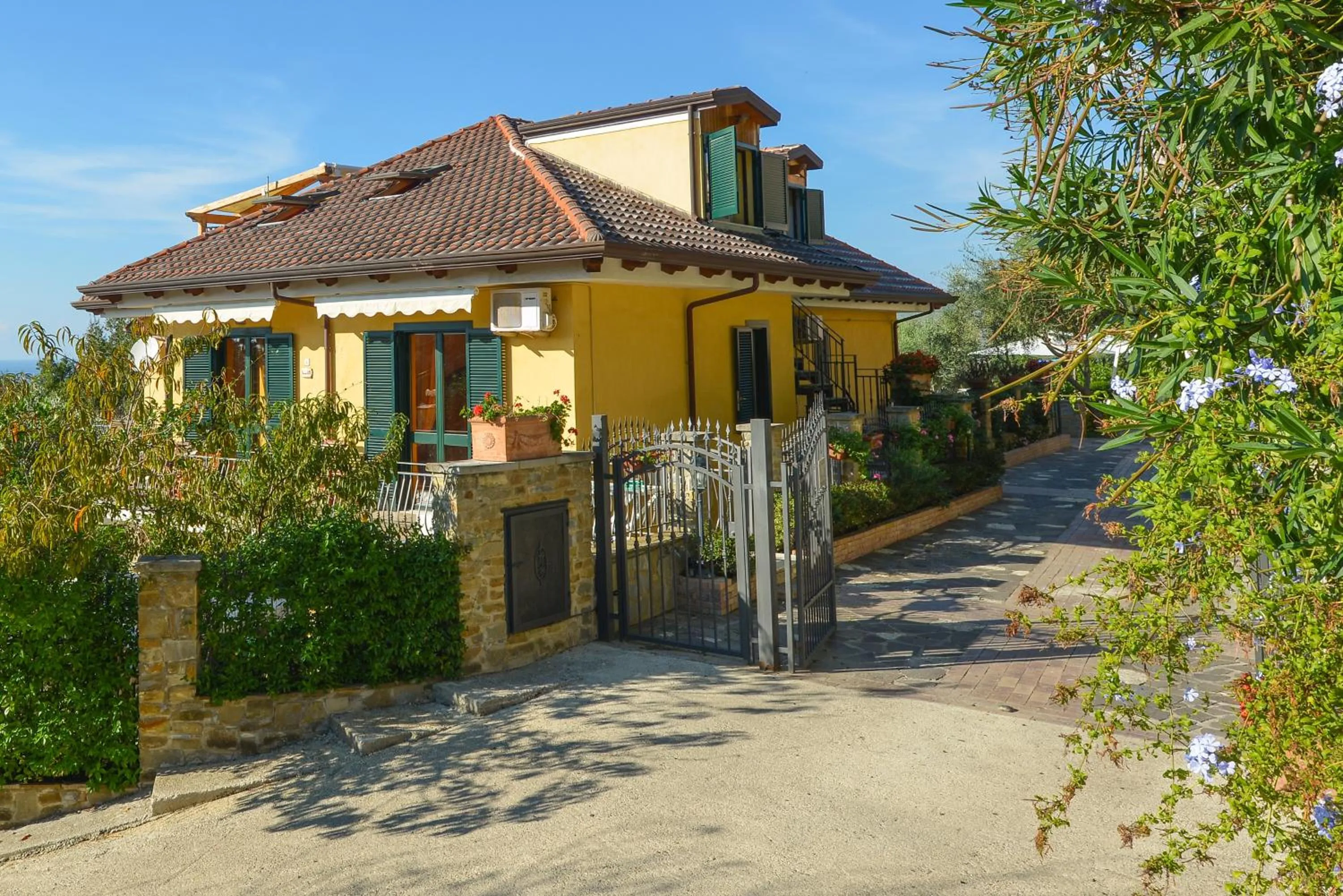 Facade/entrance in Villa Elaia
