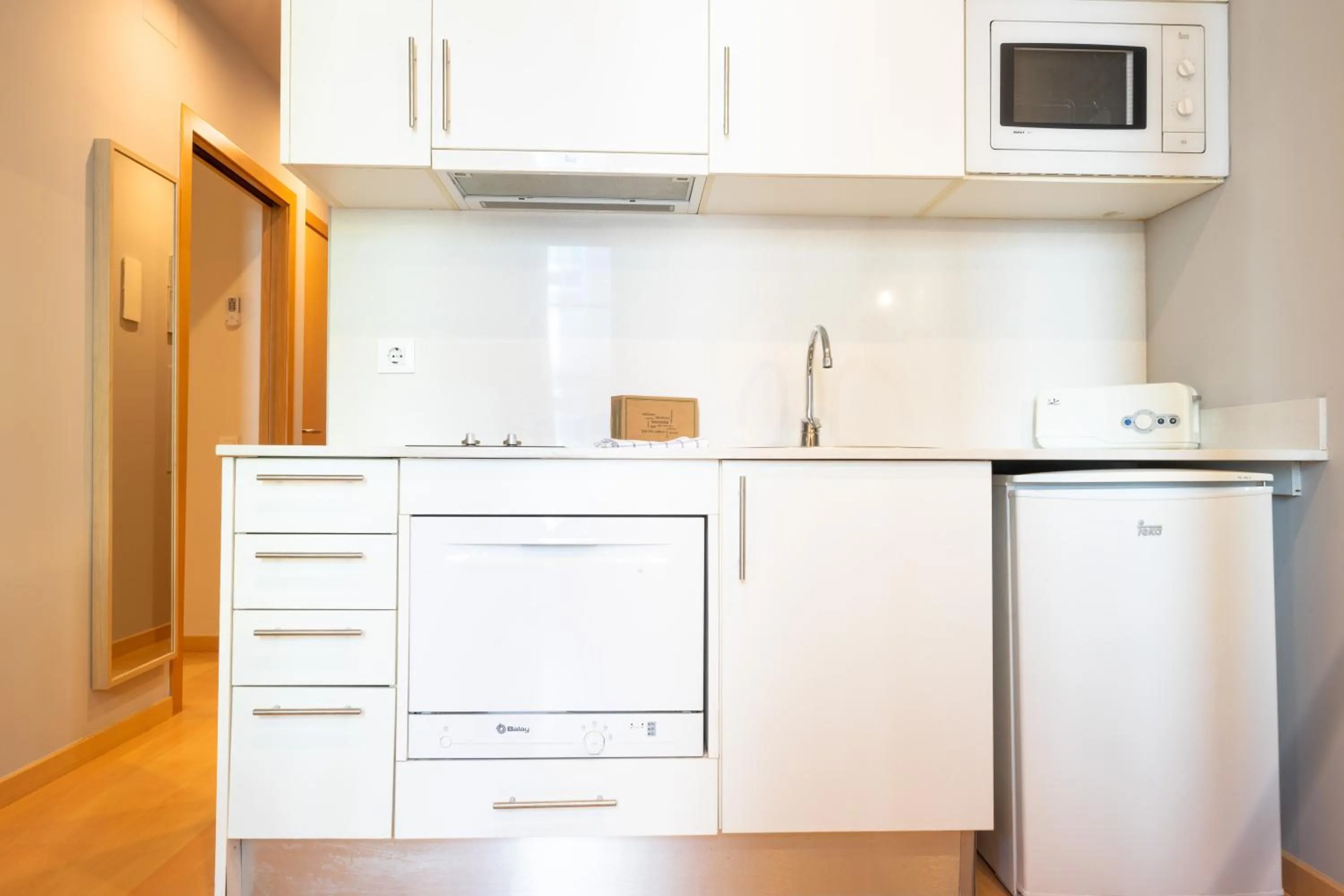 Kitchen or kitchenette in Bonavista Apartments - Eixample