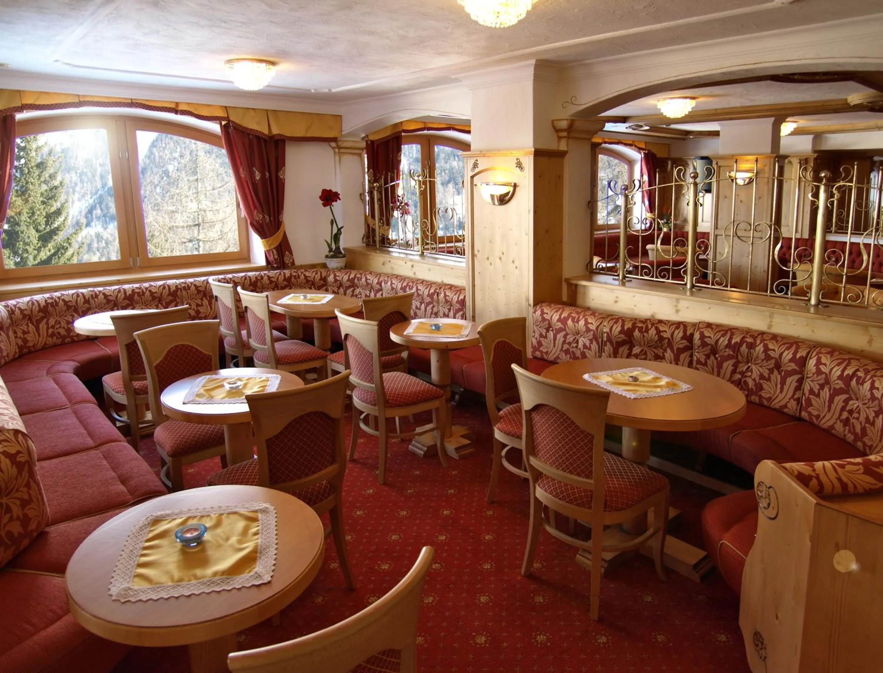 Communal lounge/ TV room in Hotel Negritella