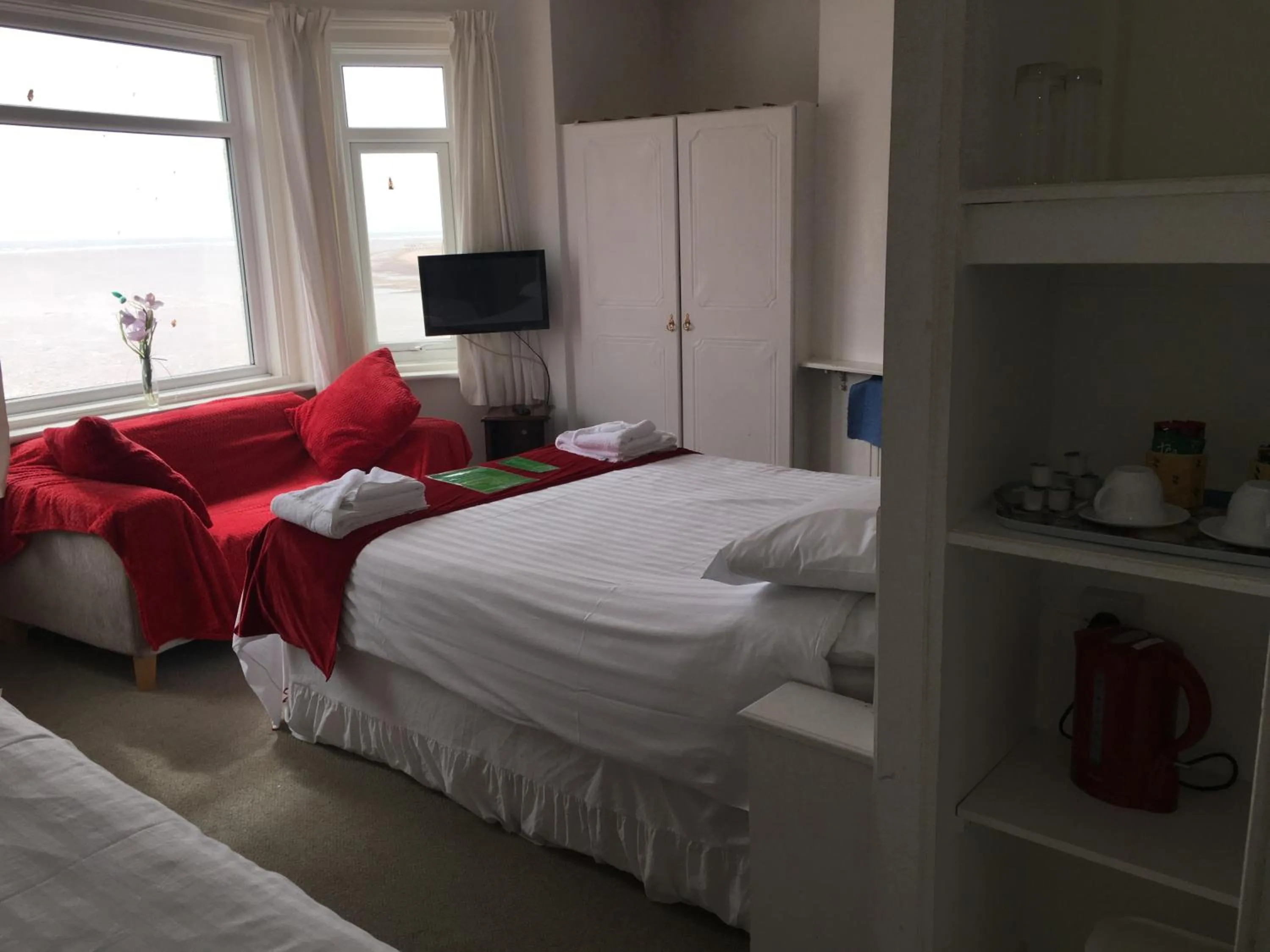 Bed in Ash Hotel B&B