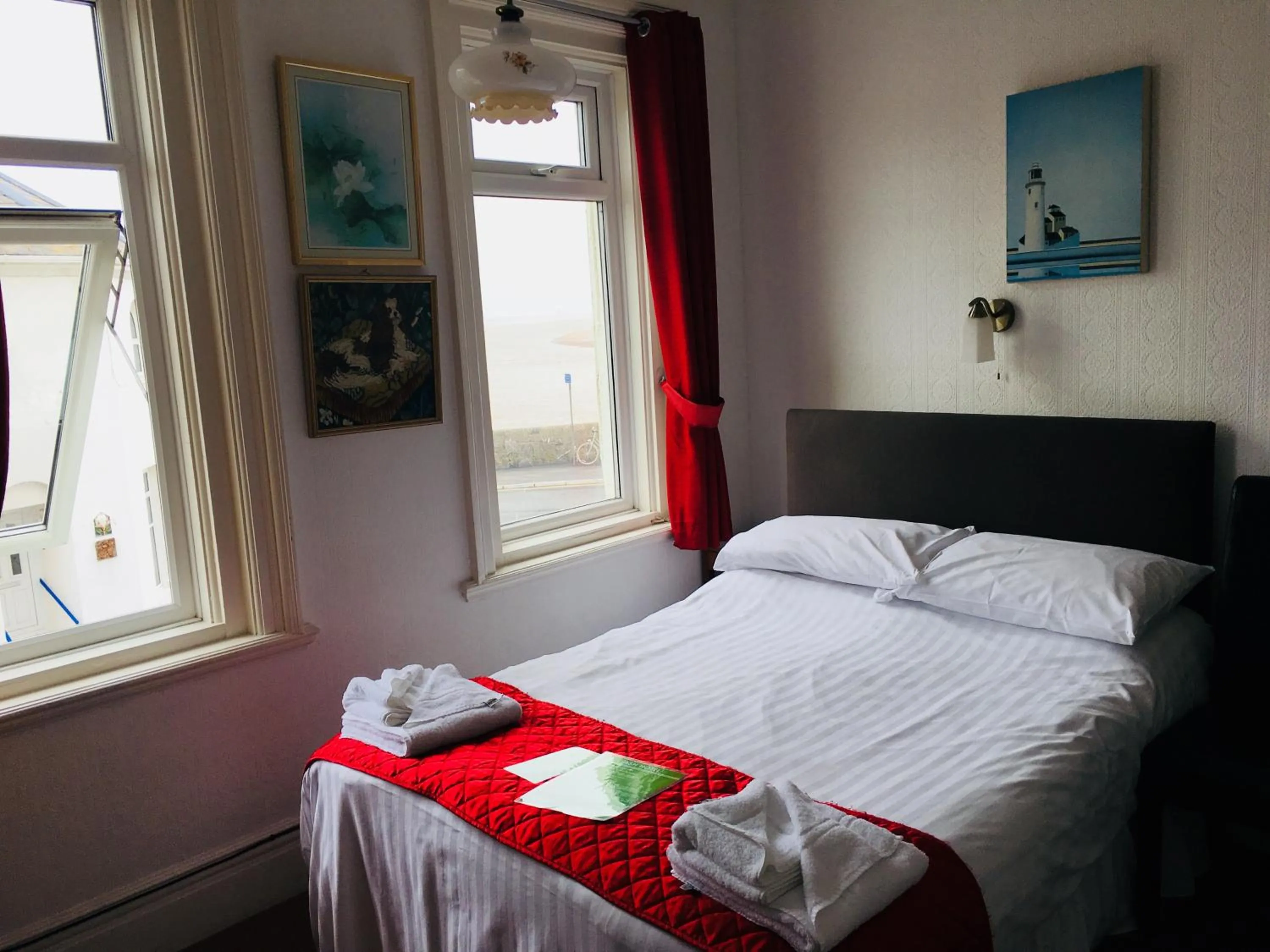 Bed in Ash Hotel B&B