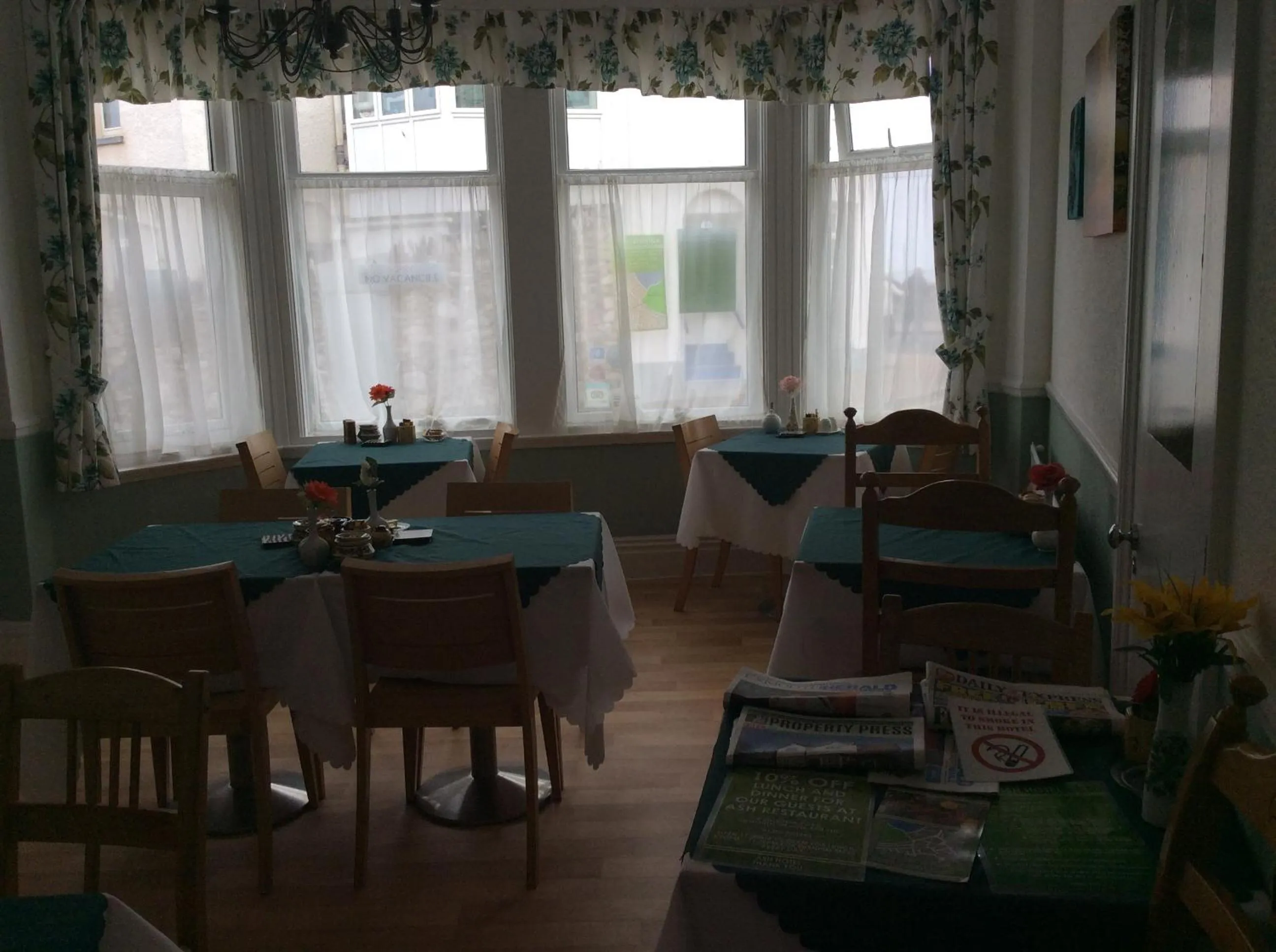 Restaurant/places to eat in Ash Hotel B&B