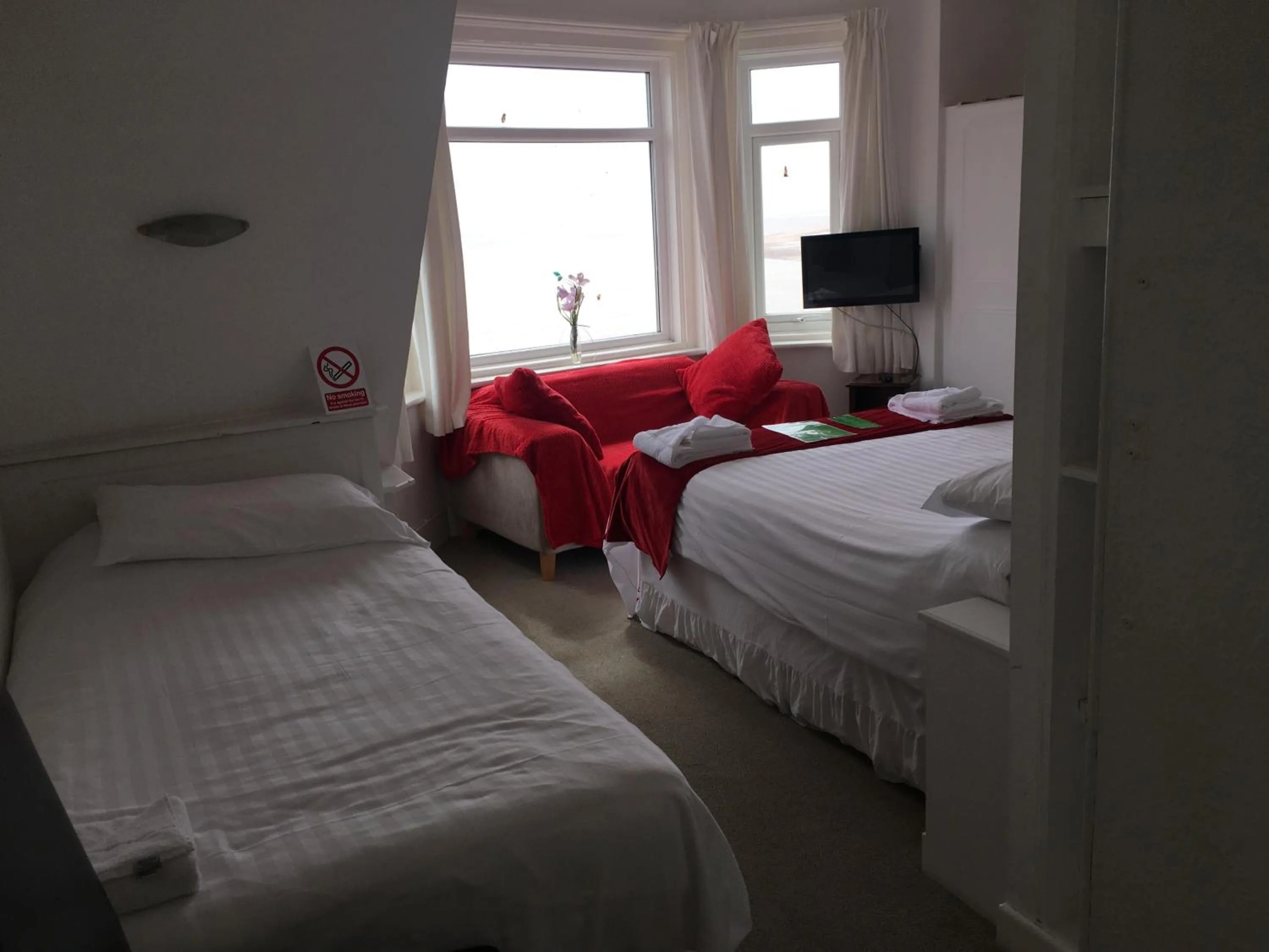 Bed in Ash Hotel B&B