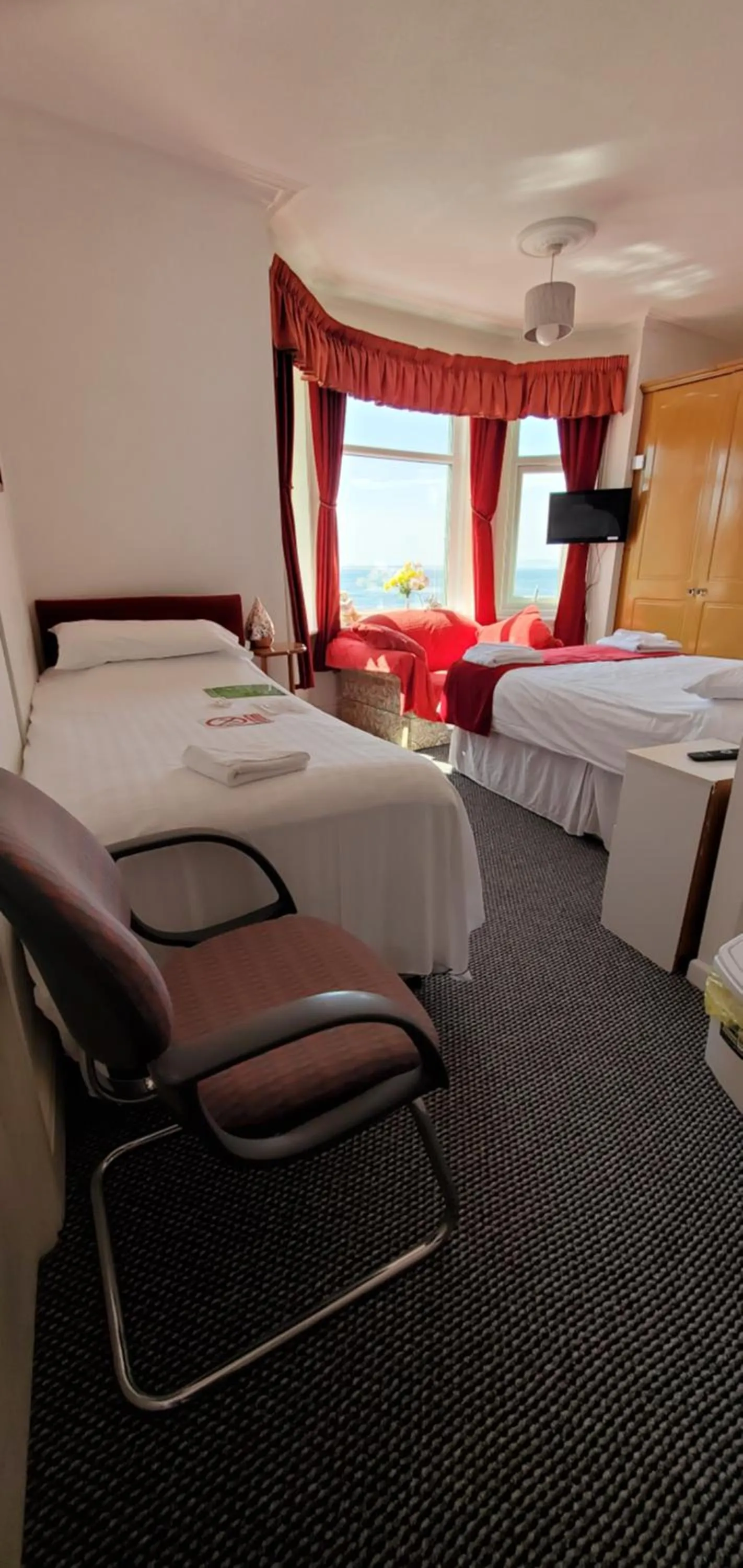 Bed in Ash Hotel B&B