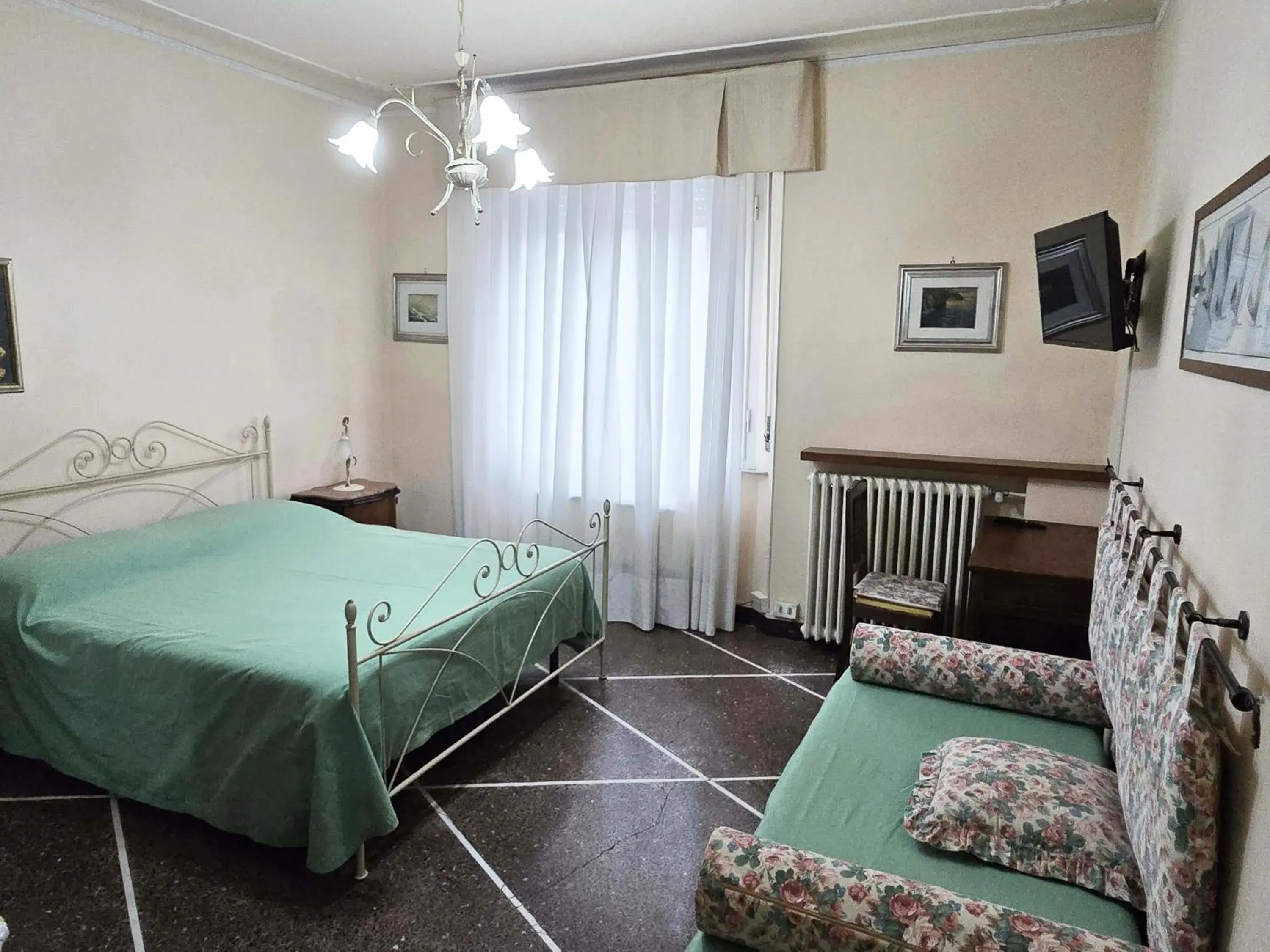 Double Room with Private External Bathroom - single occupancy in B&B Red Horse Double Room with Private External Bathroom - single occupancy in B&B Red Horse