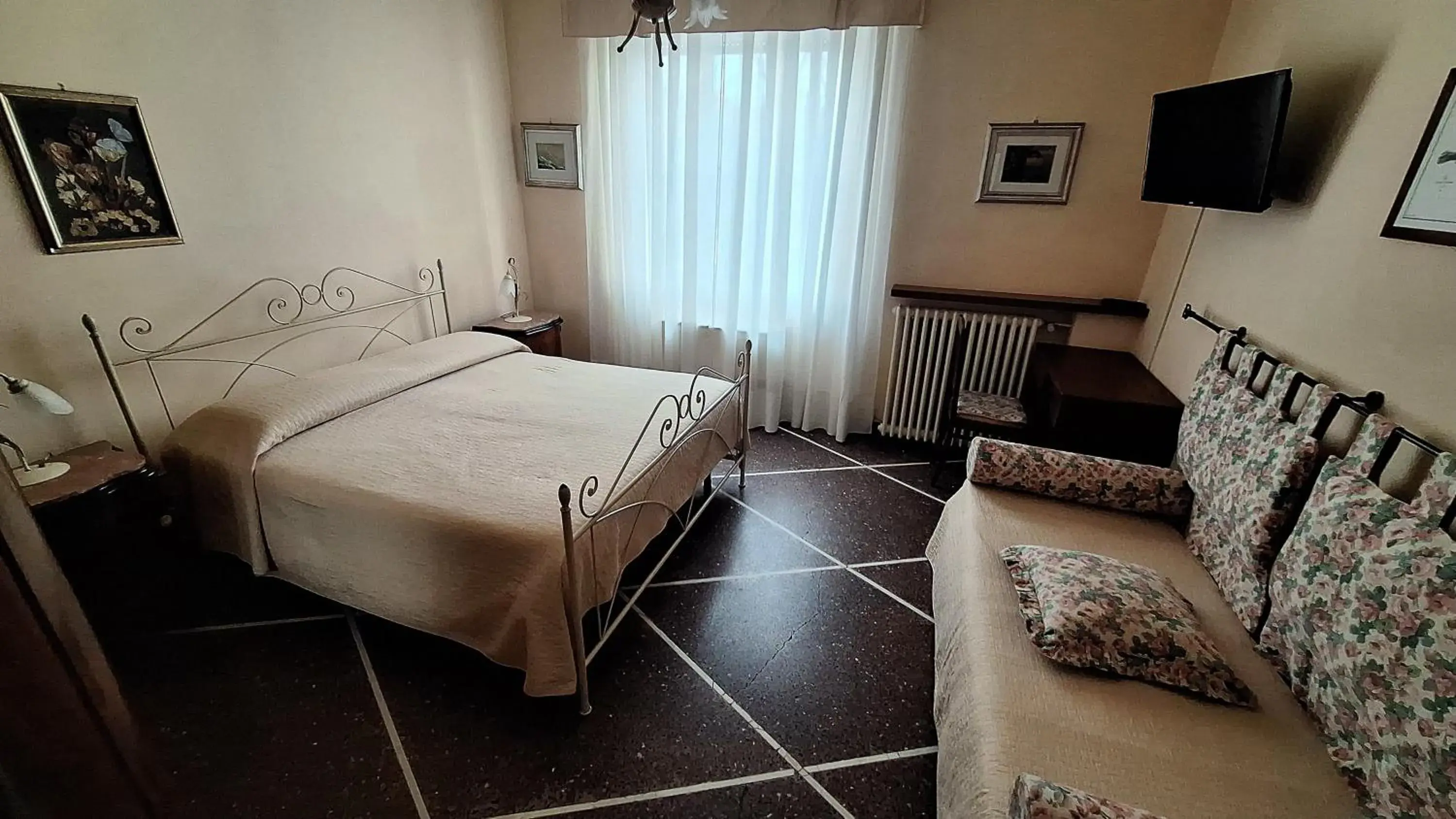 Double Room with Private External Bathroom in Red Horse Double Room with Private External Bathroom in Red Horse