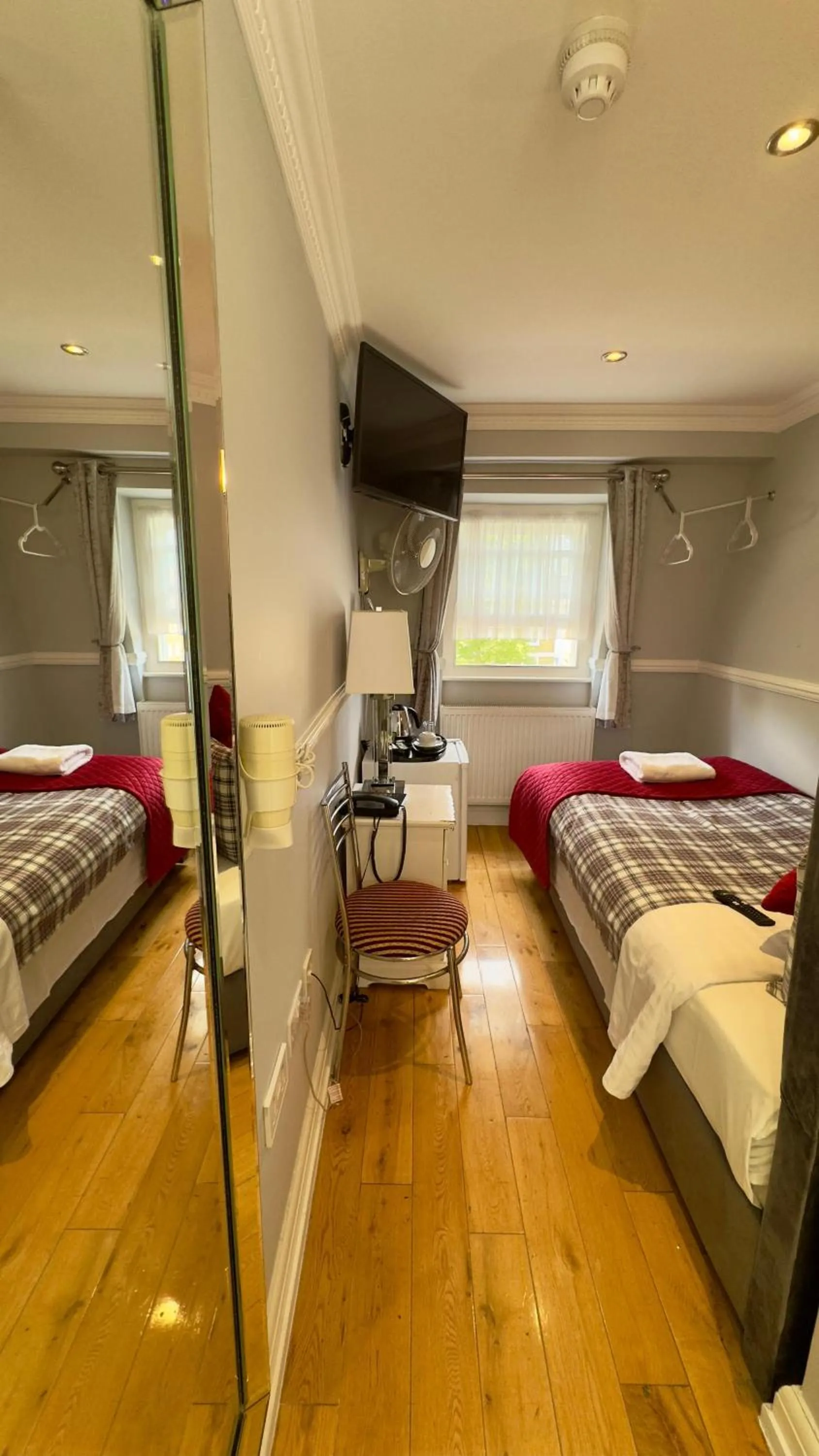 Bed in Classic Hyde Park Hotel